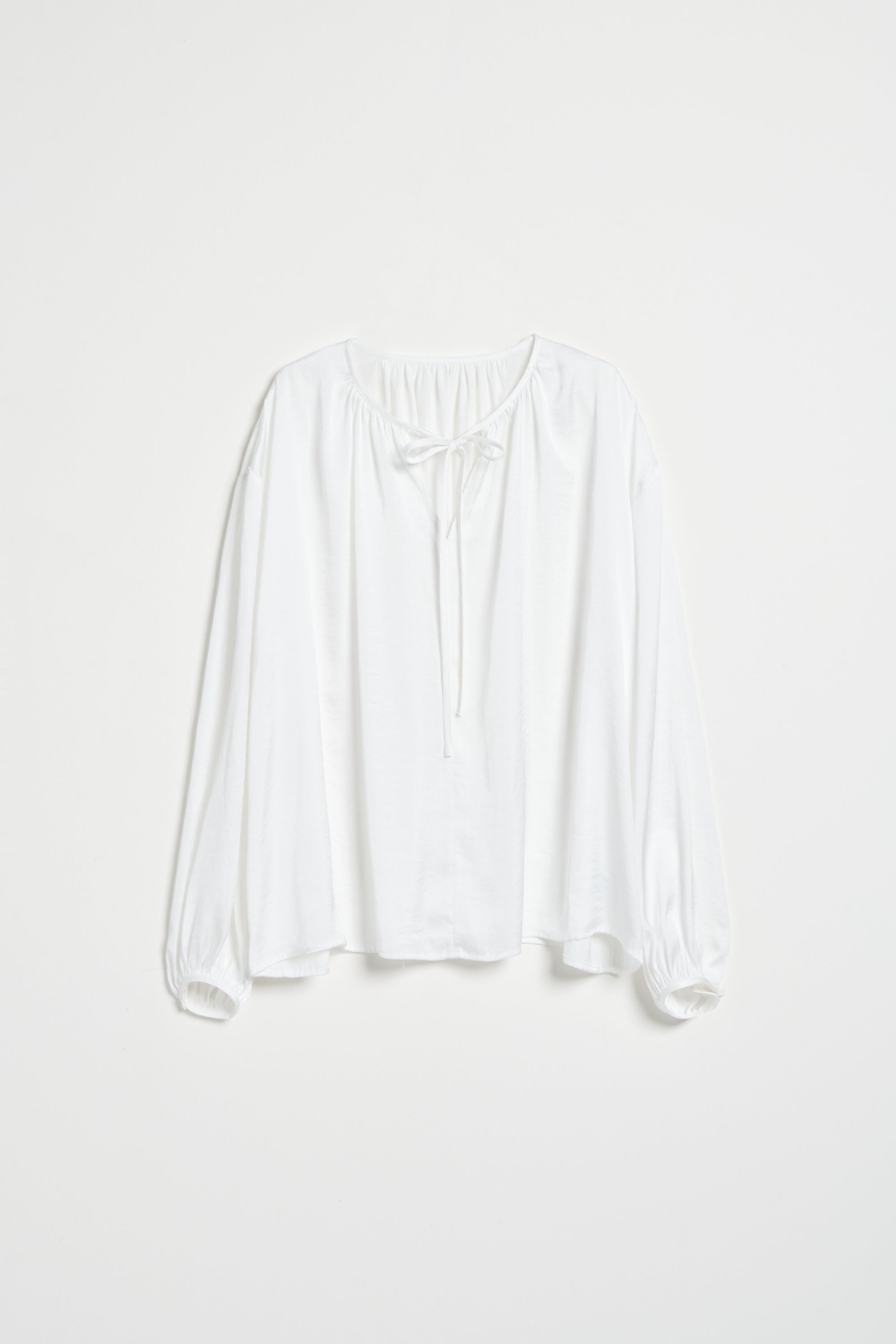 微光澤綁帶寬版上衣-白