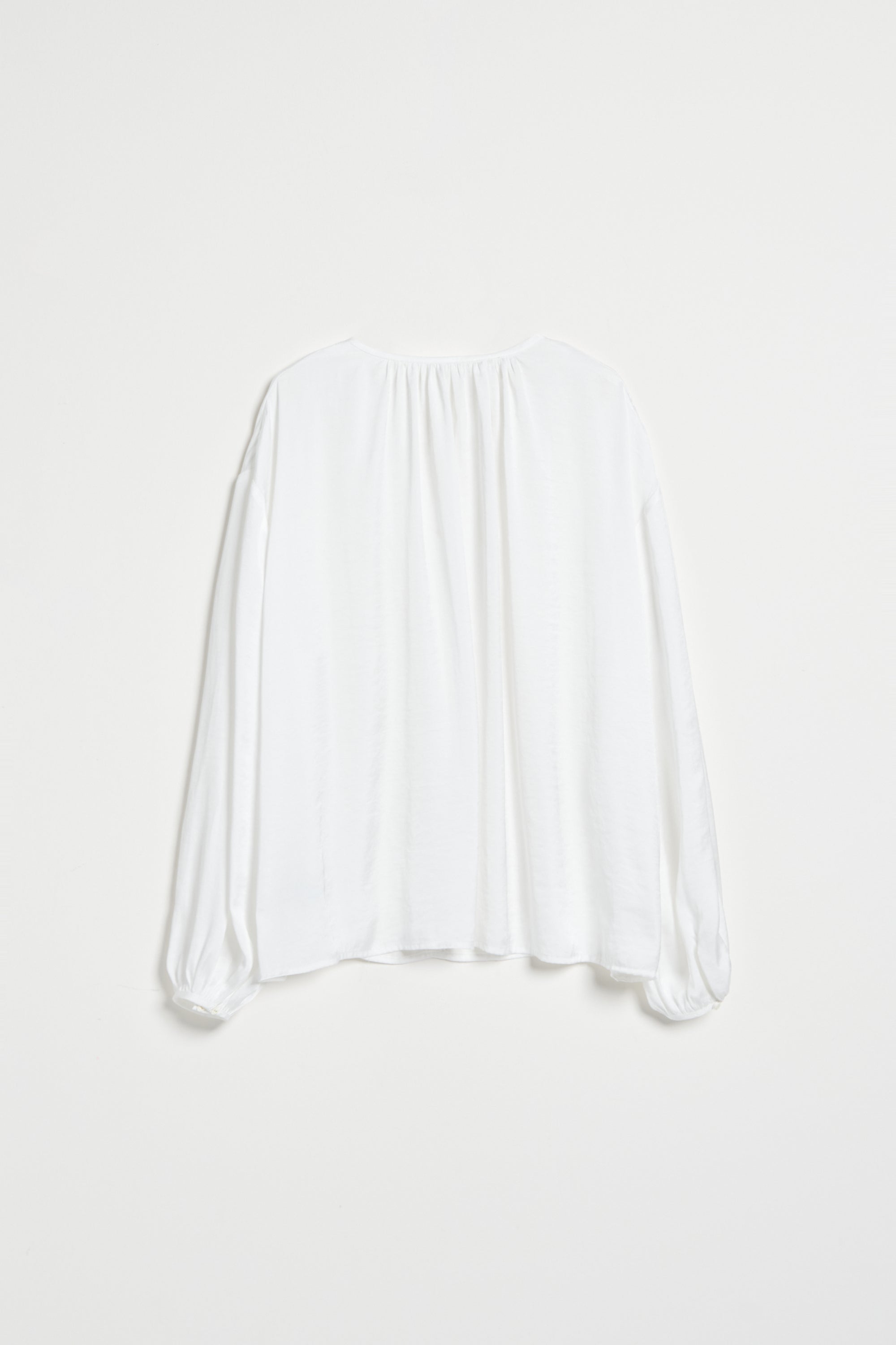 微光澤綁帶寬版上衣-白