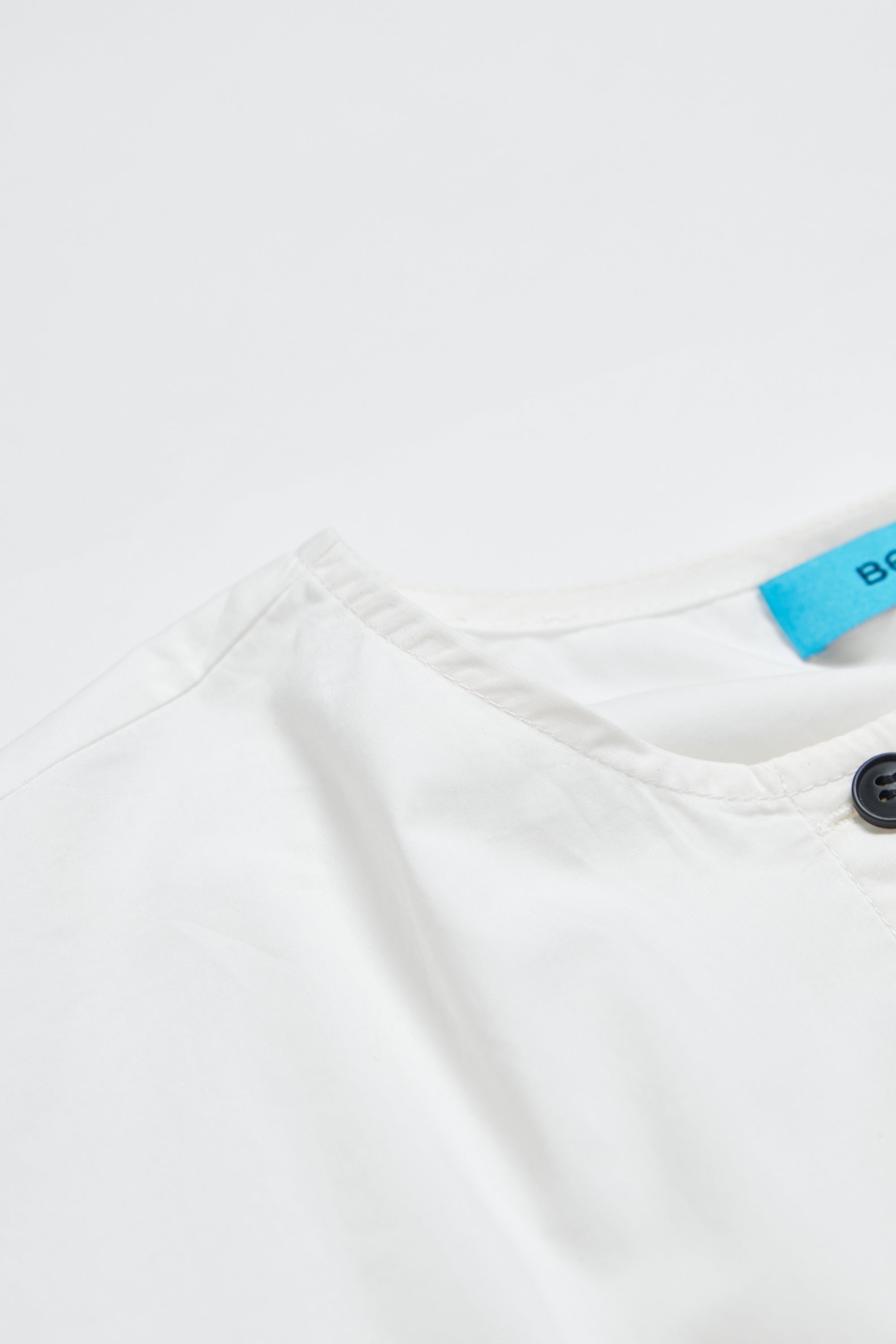 抽繩圓領造型上衣-白