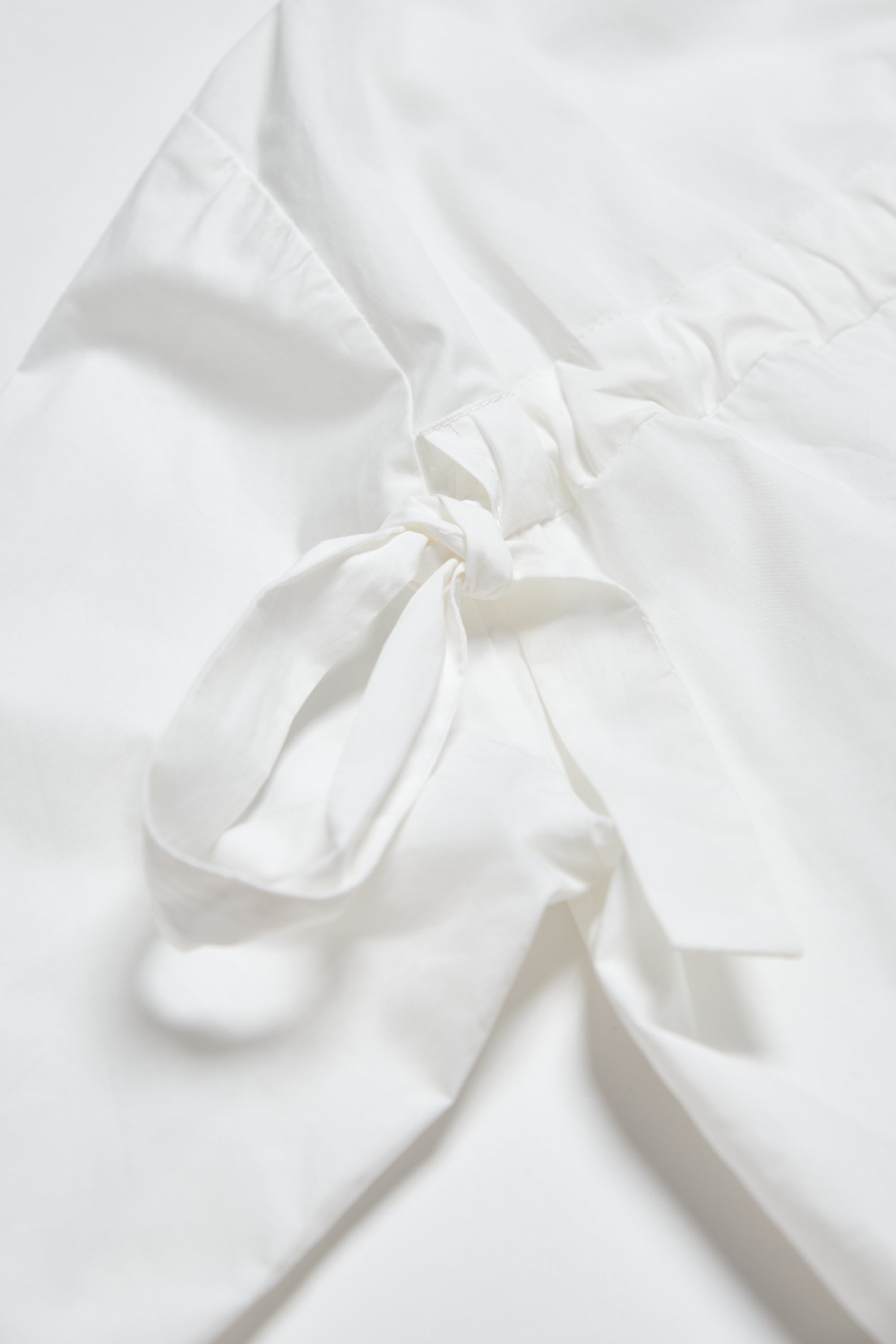 抽繩圓領造型上衣-白