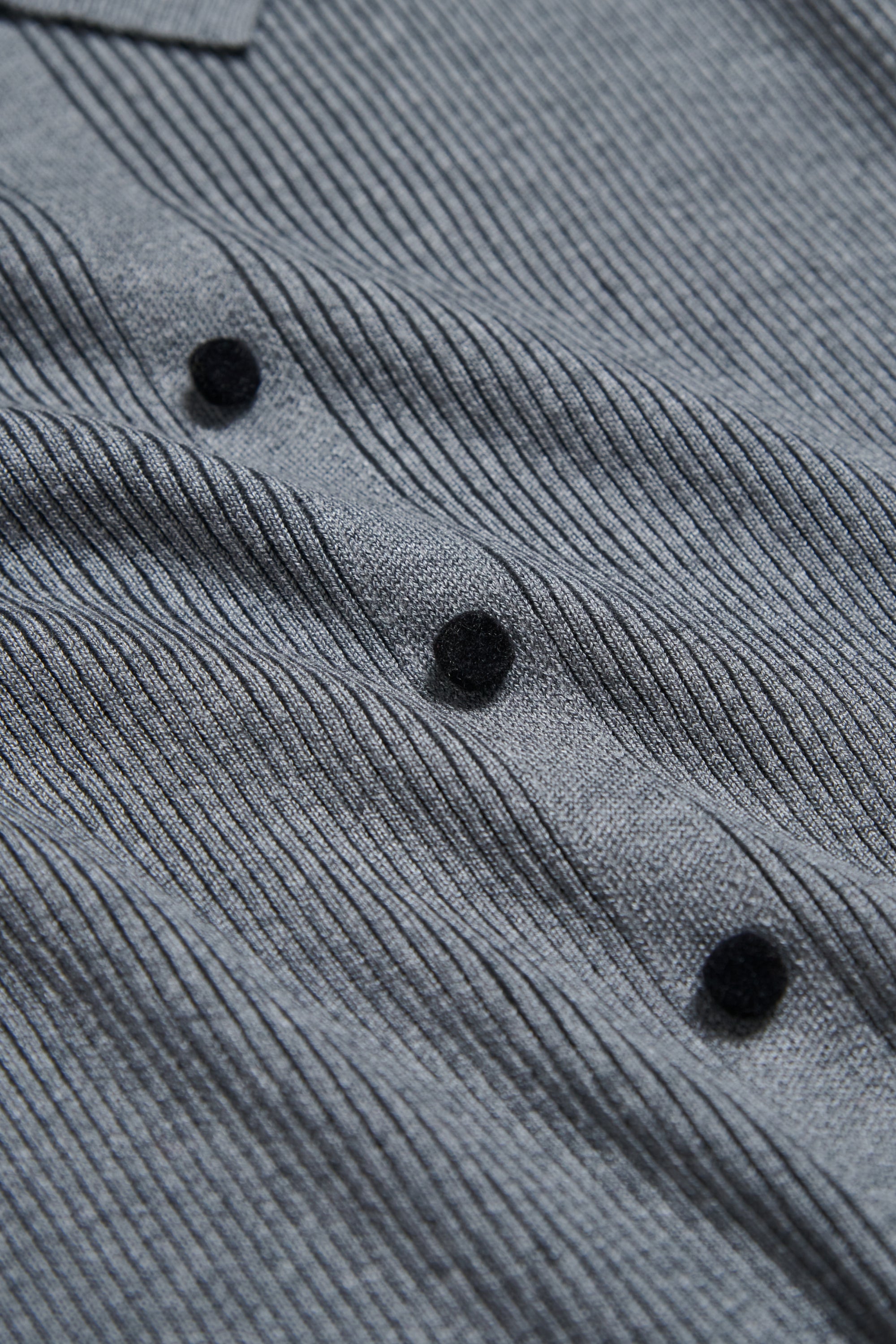 翻領裝飾釦針織毛衣-灰