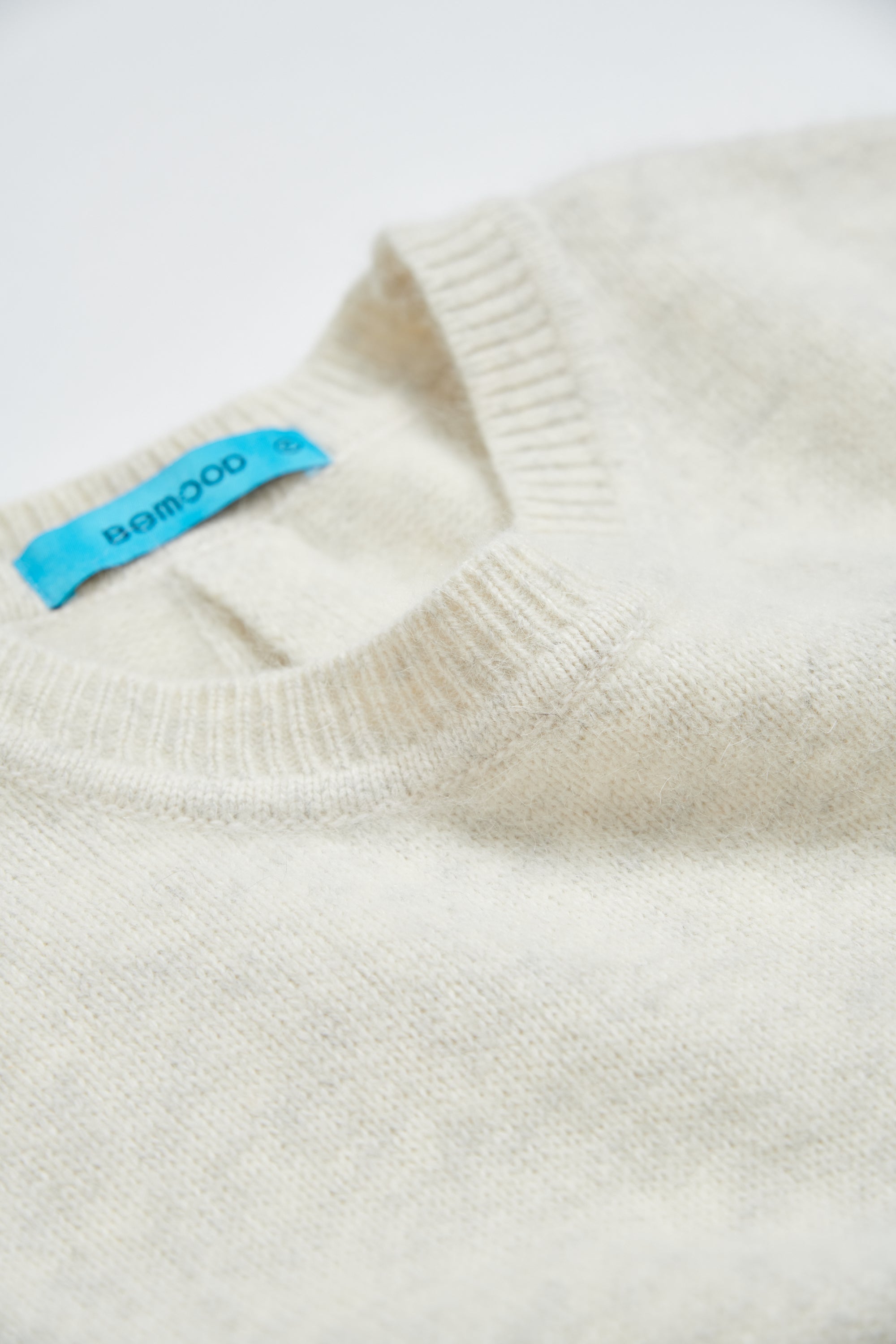 馬海毛圓領後排釦背心式毛衣-米