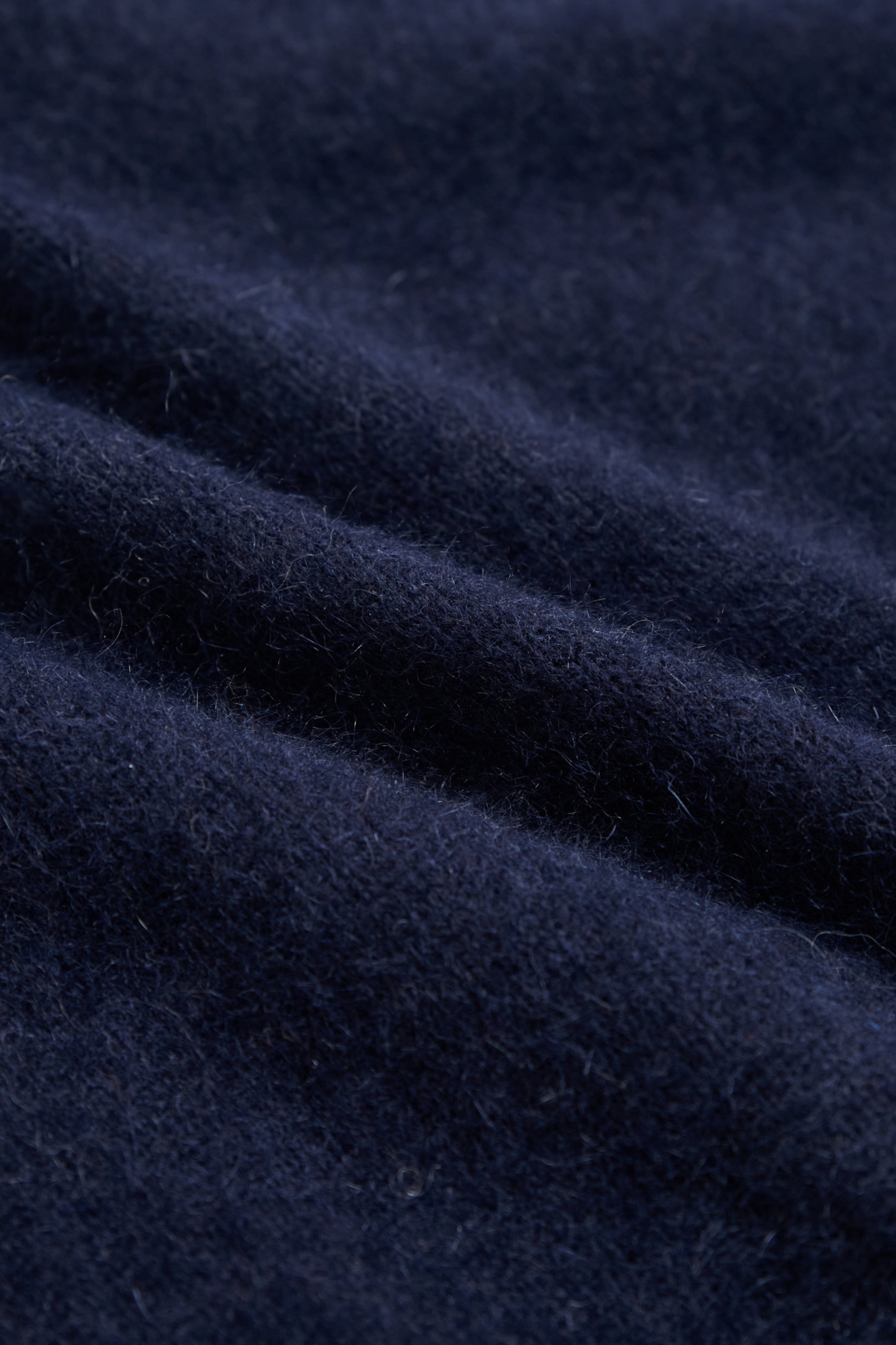 馬海毛圓領後排釦背心式毛衣-藏青