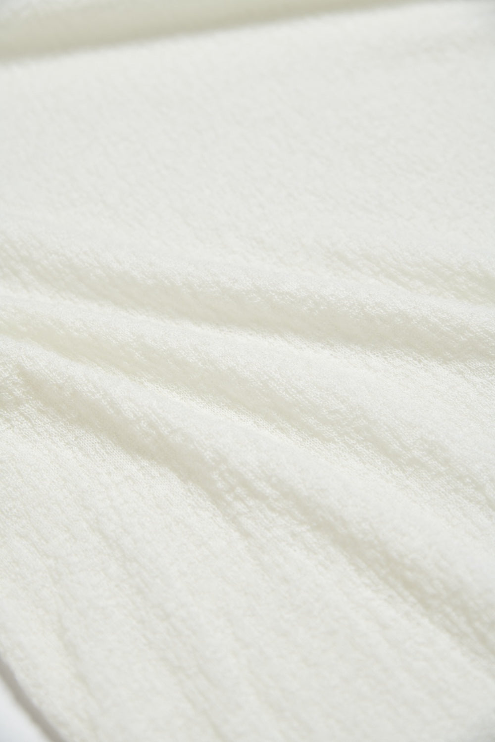 羊毛混紡皺皺紋理透肌上衣(附領巾)-白