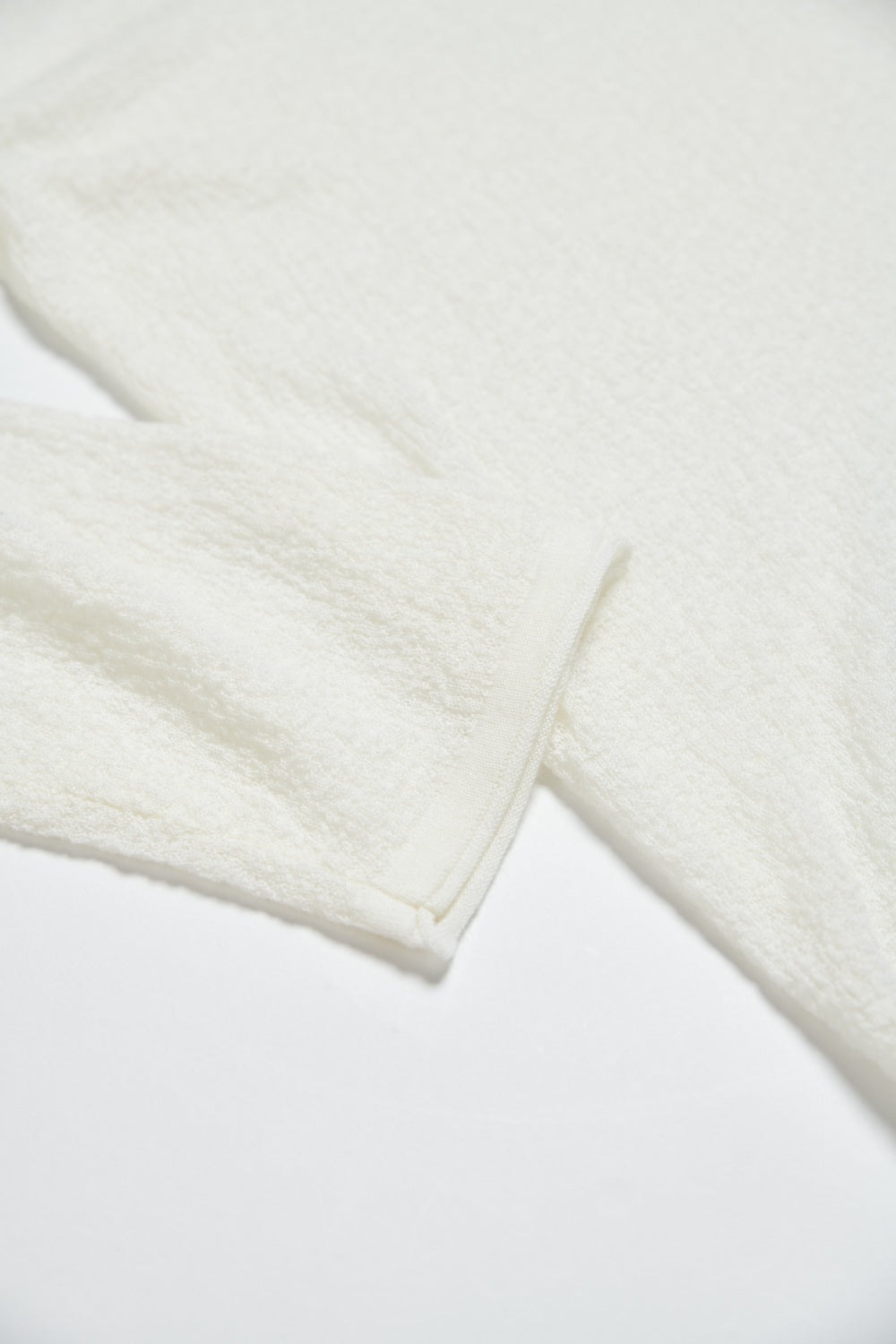 羊毛混紡皺皺紋理透肌上衣(附領巾)-白