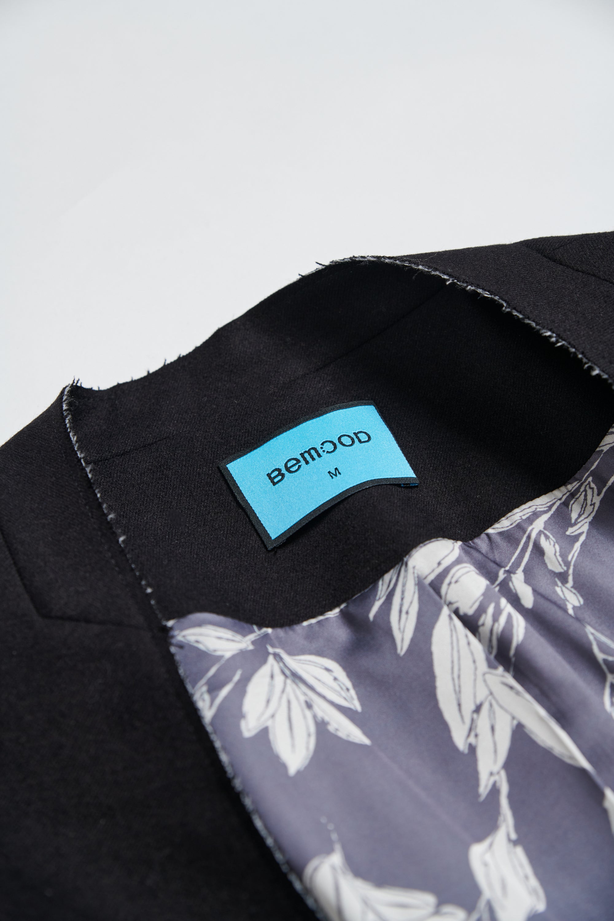 不收邊羊毛混紡寬鬆落肩西裝外套-黑