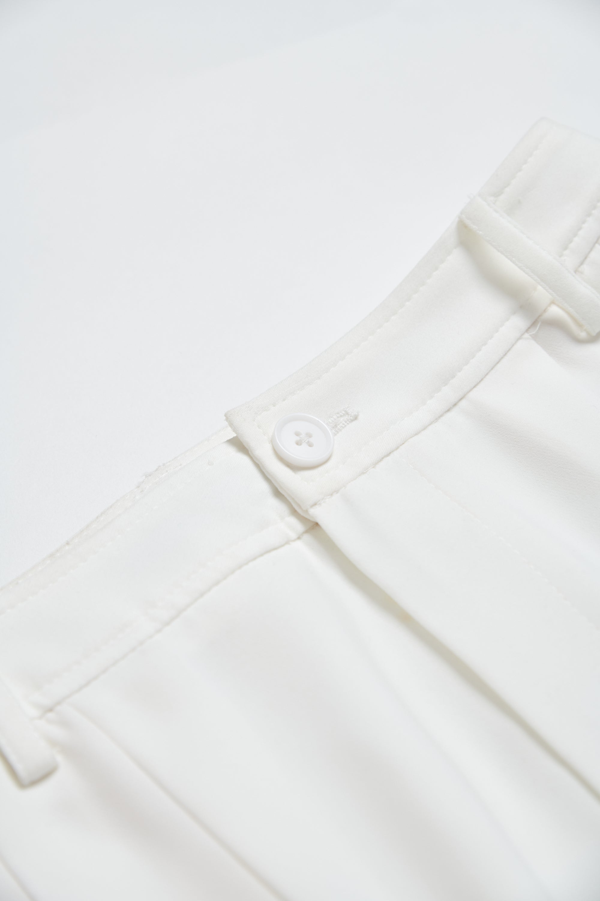 不易皺開岔打褶長裙-白