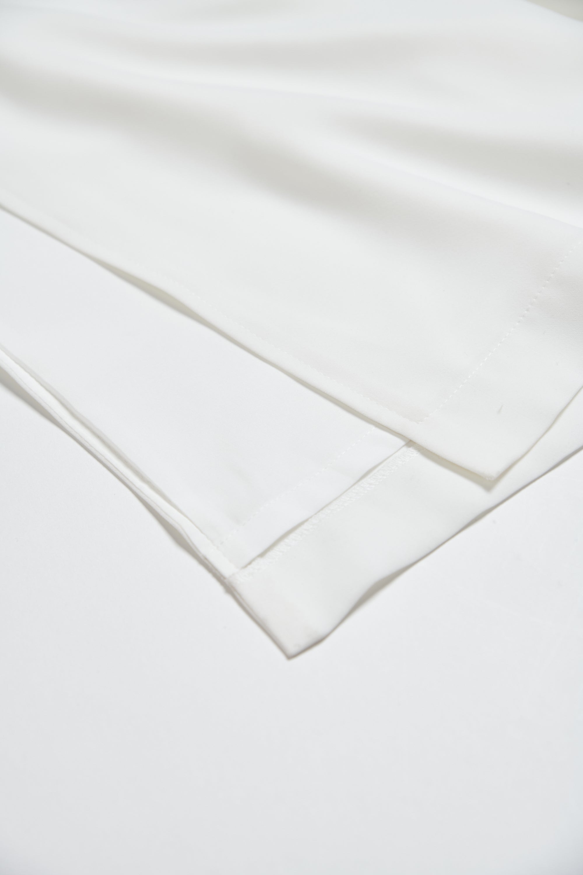 不易皺開岔打褶長裙-白