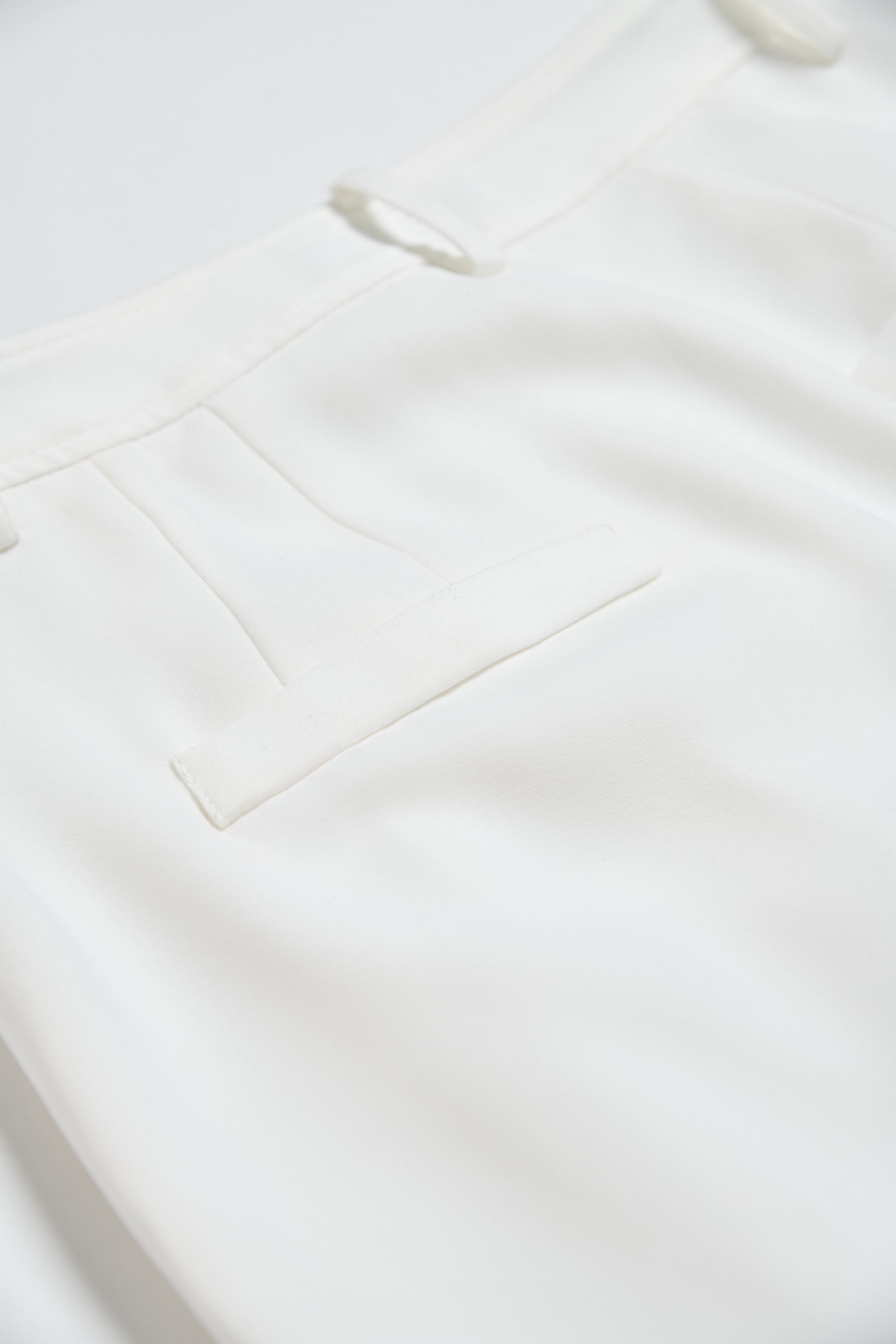 不易皺開岔打褶長裙-白