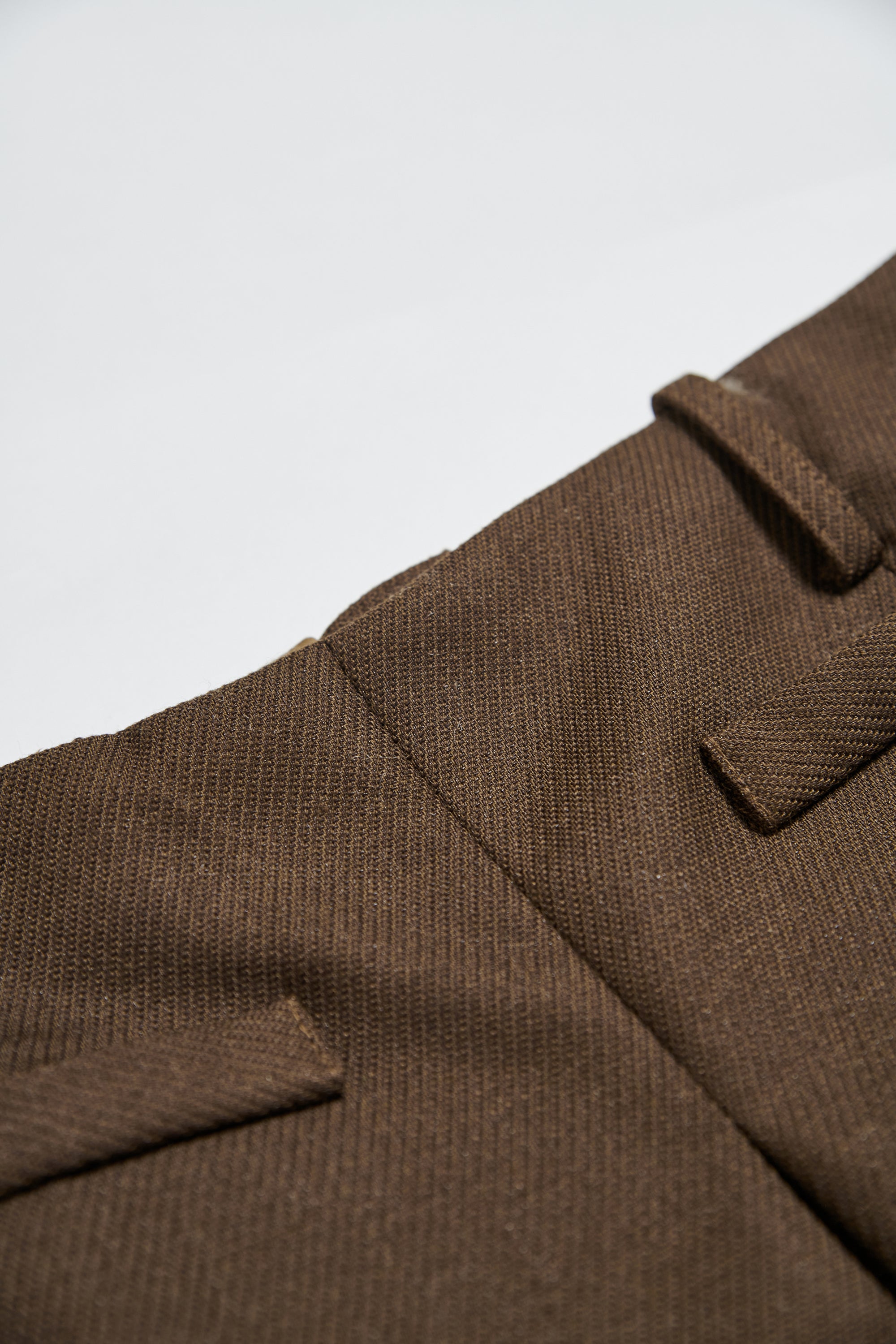 經典挺版前褶短裙-咖