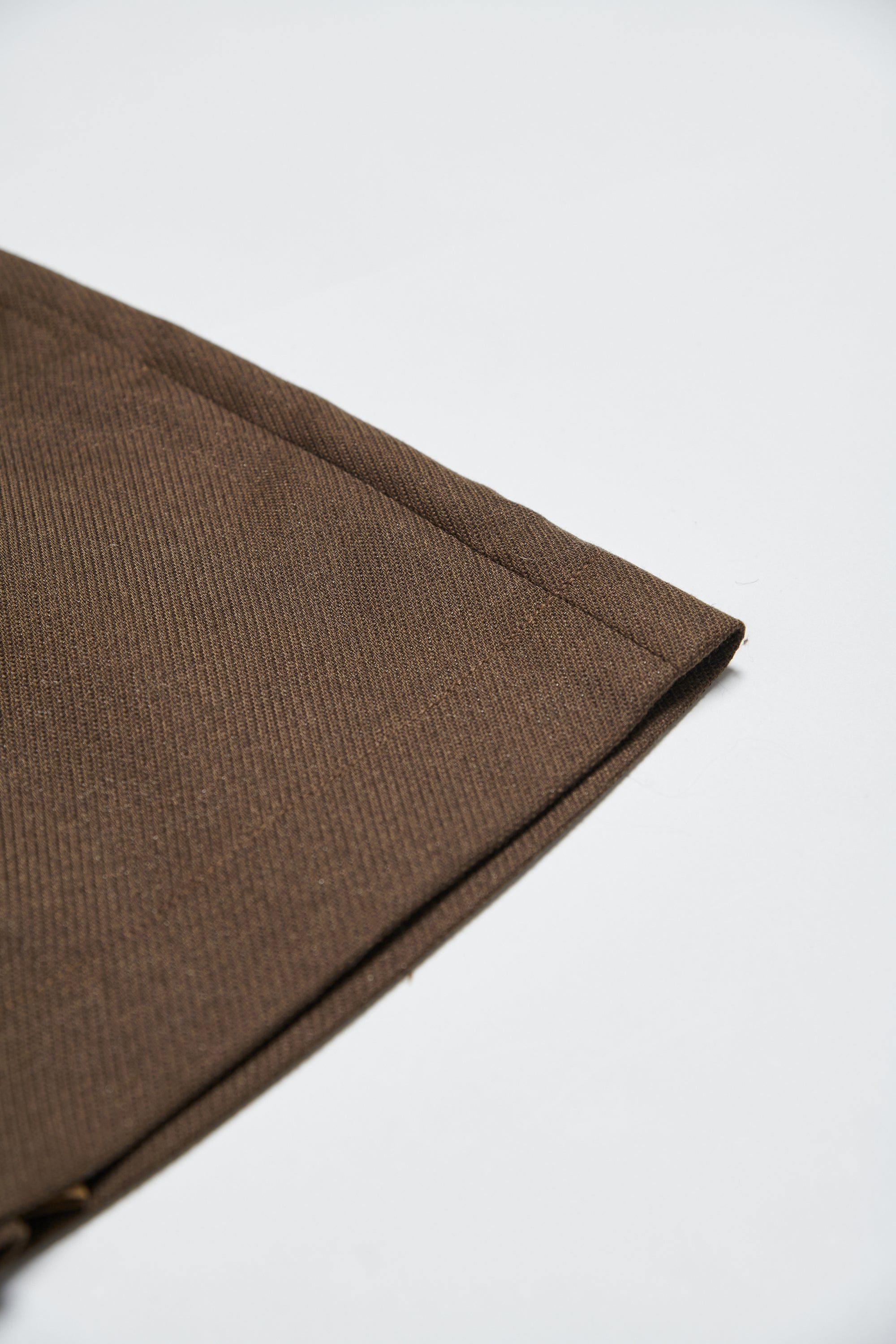 經典挺版前褶短裙-咖