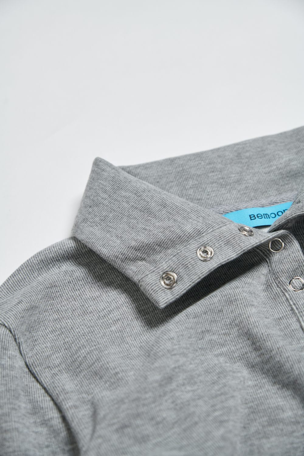 柔彈開釦高領上衣-灰