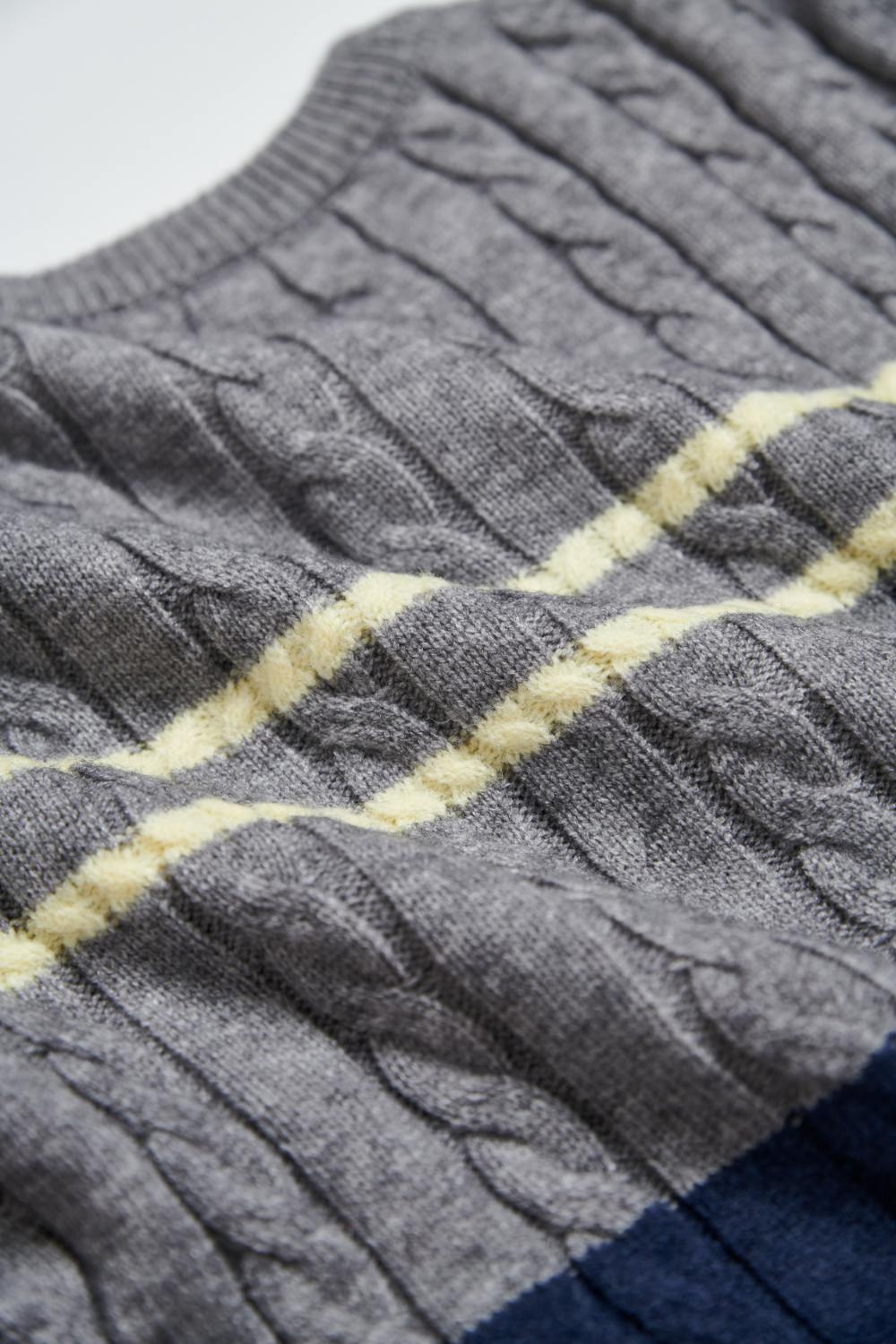 麻花配色開襟針織毛衣-灰