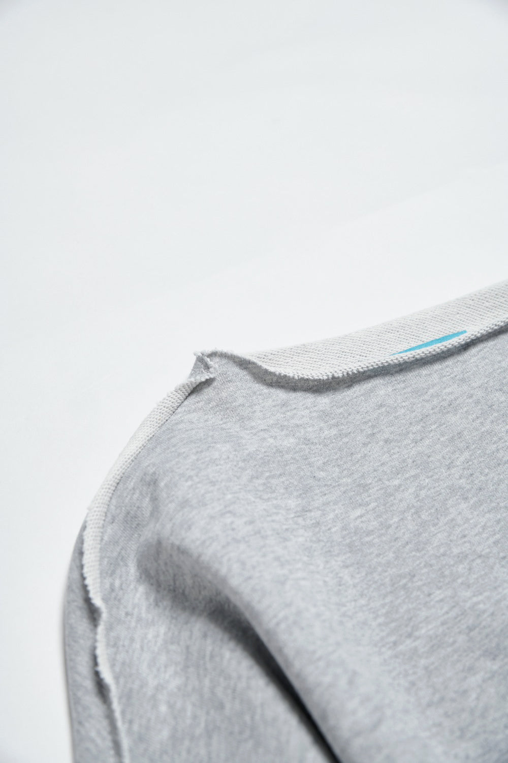 圓領剪接落肩袖寬版上衣-灰