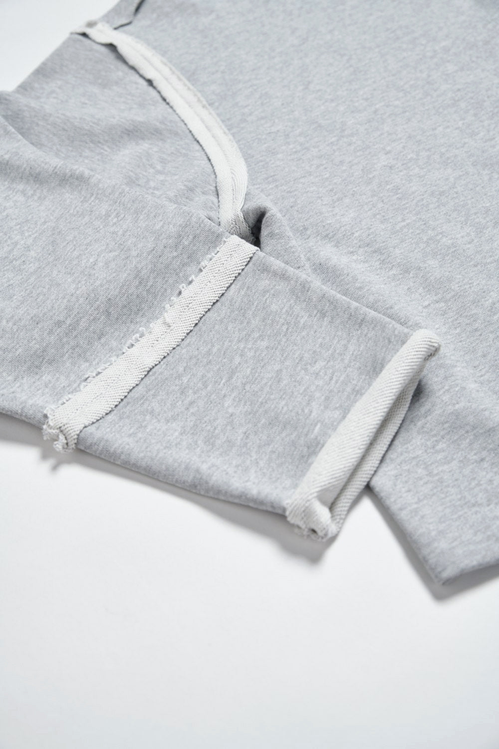 圓領剪接落肩袖寬版上衣-灰