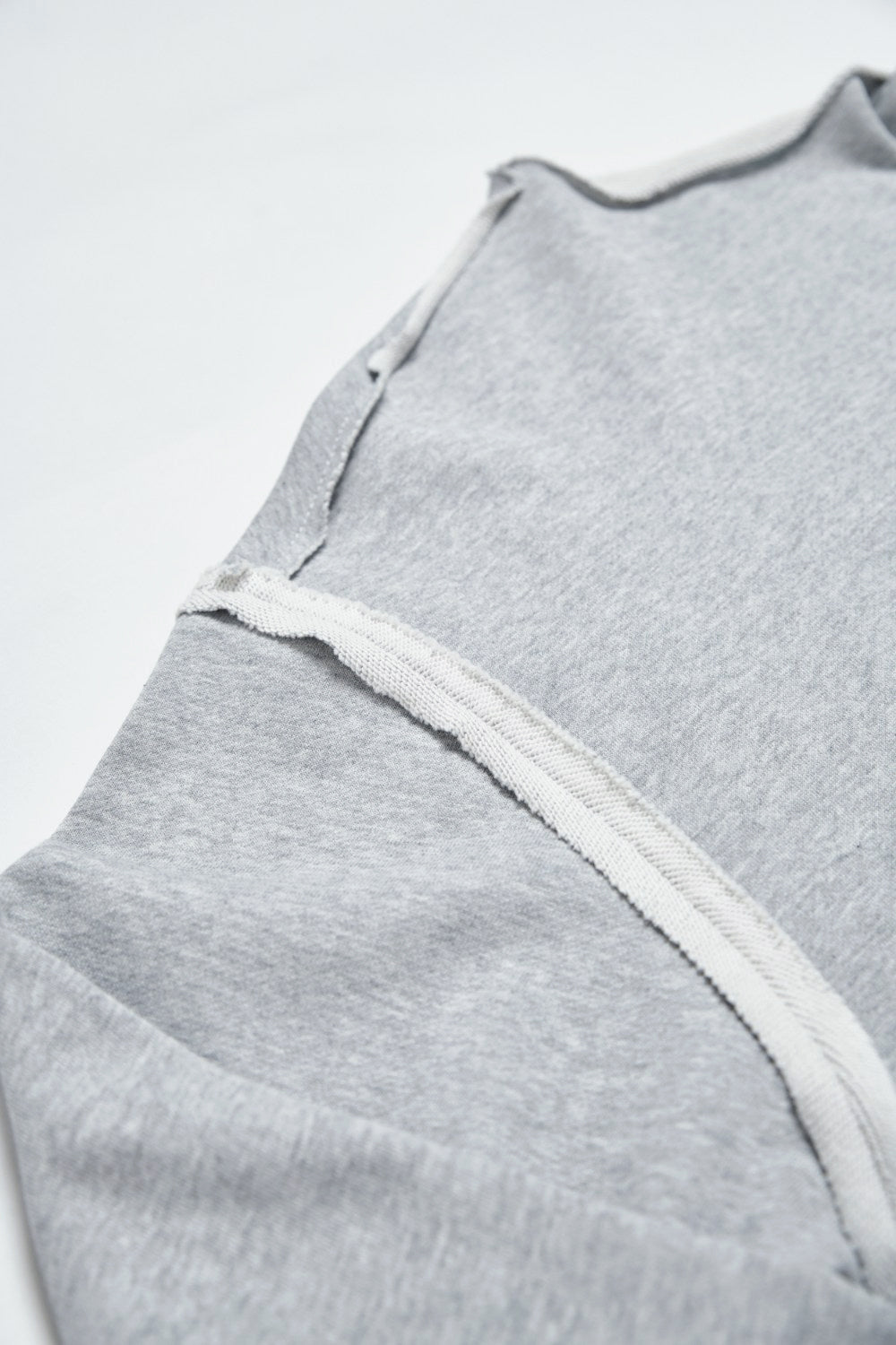 圓領剪接落肩袖寬版上衣-灰