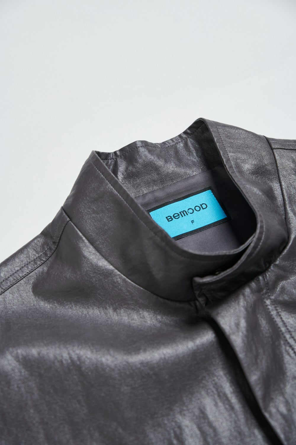 下襬抽繩立領皮革外套-灰