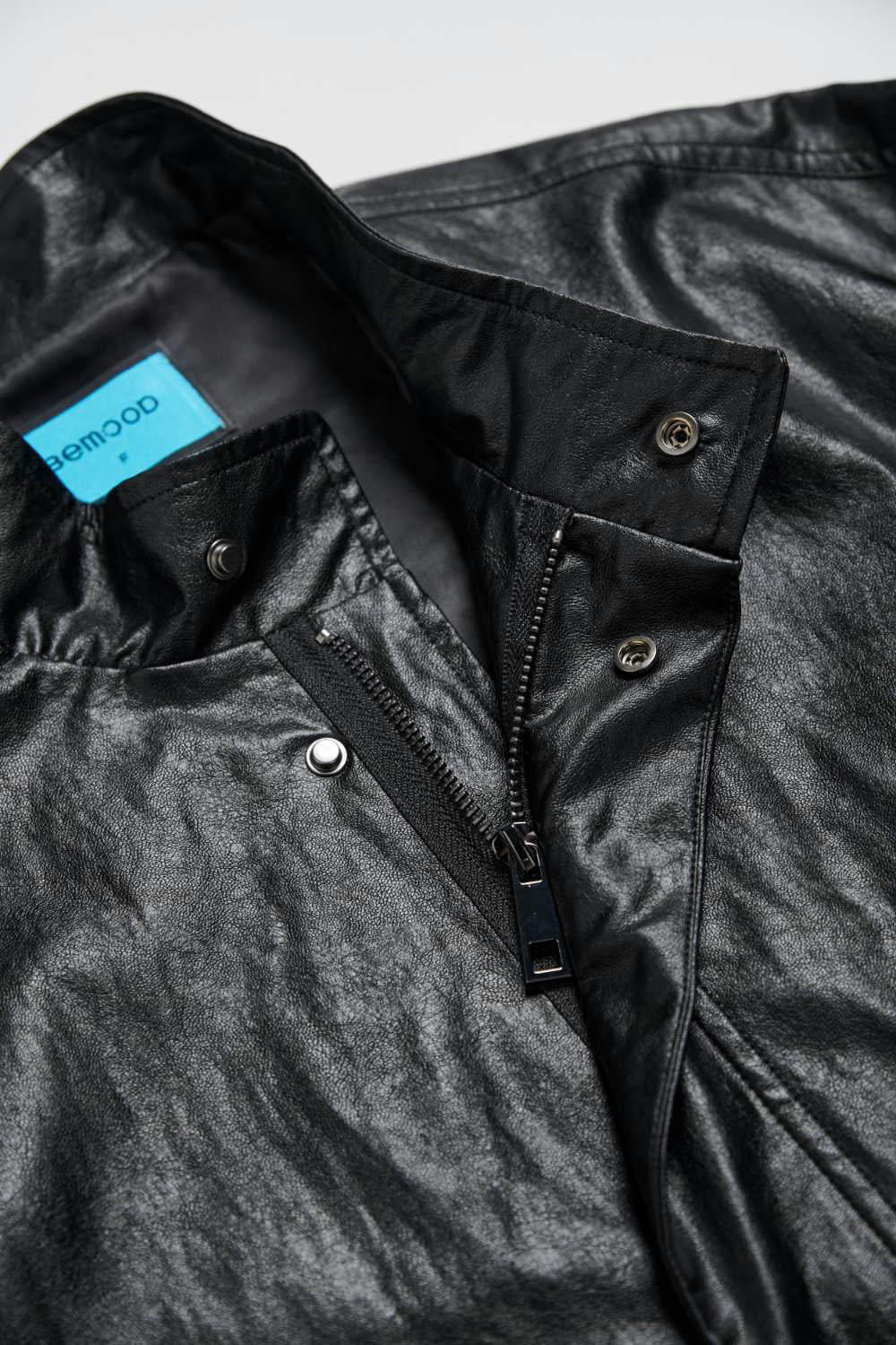 下襬抽繩立領皮革外套-黑