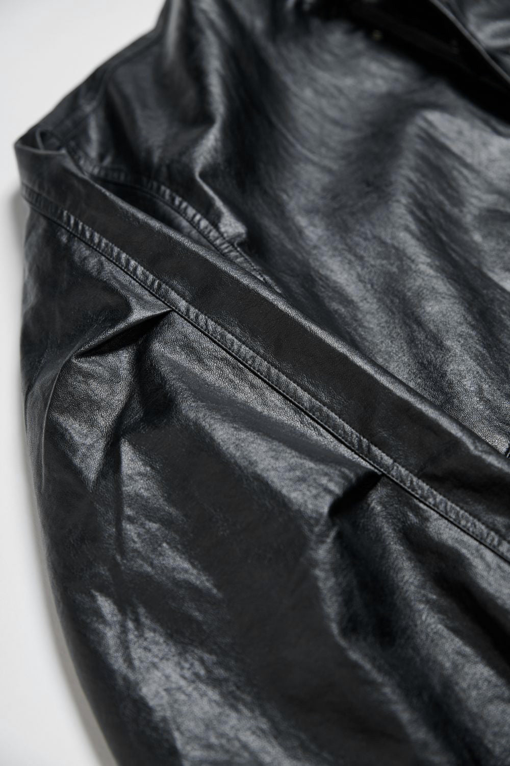 下襬抽繩立領皮革外套-黑