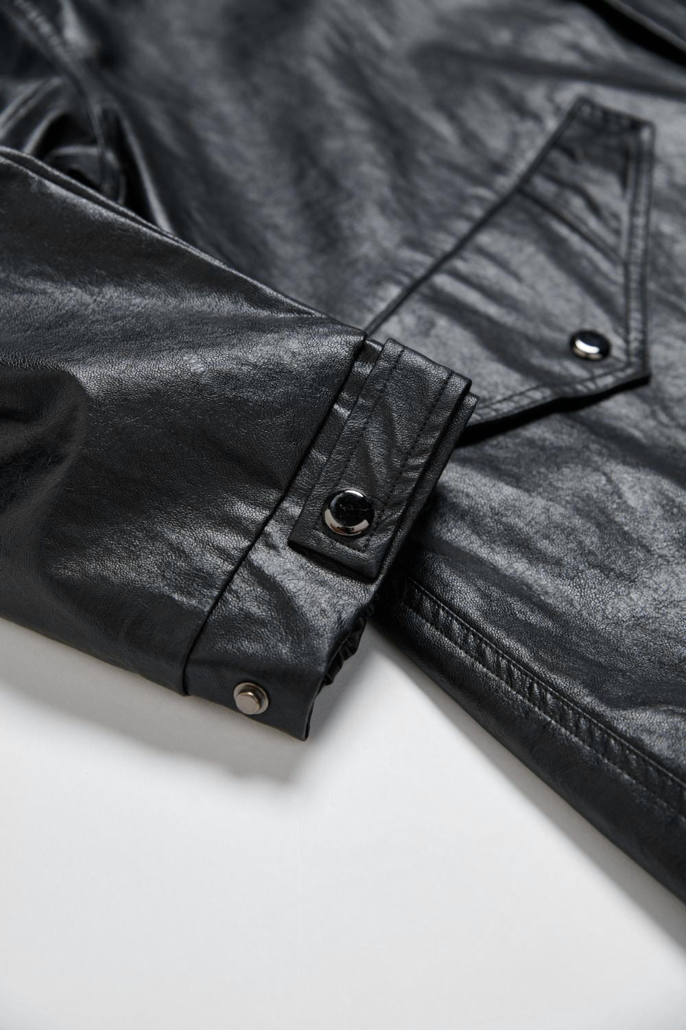 下襬抽繩立領皮革外套-黑