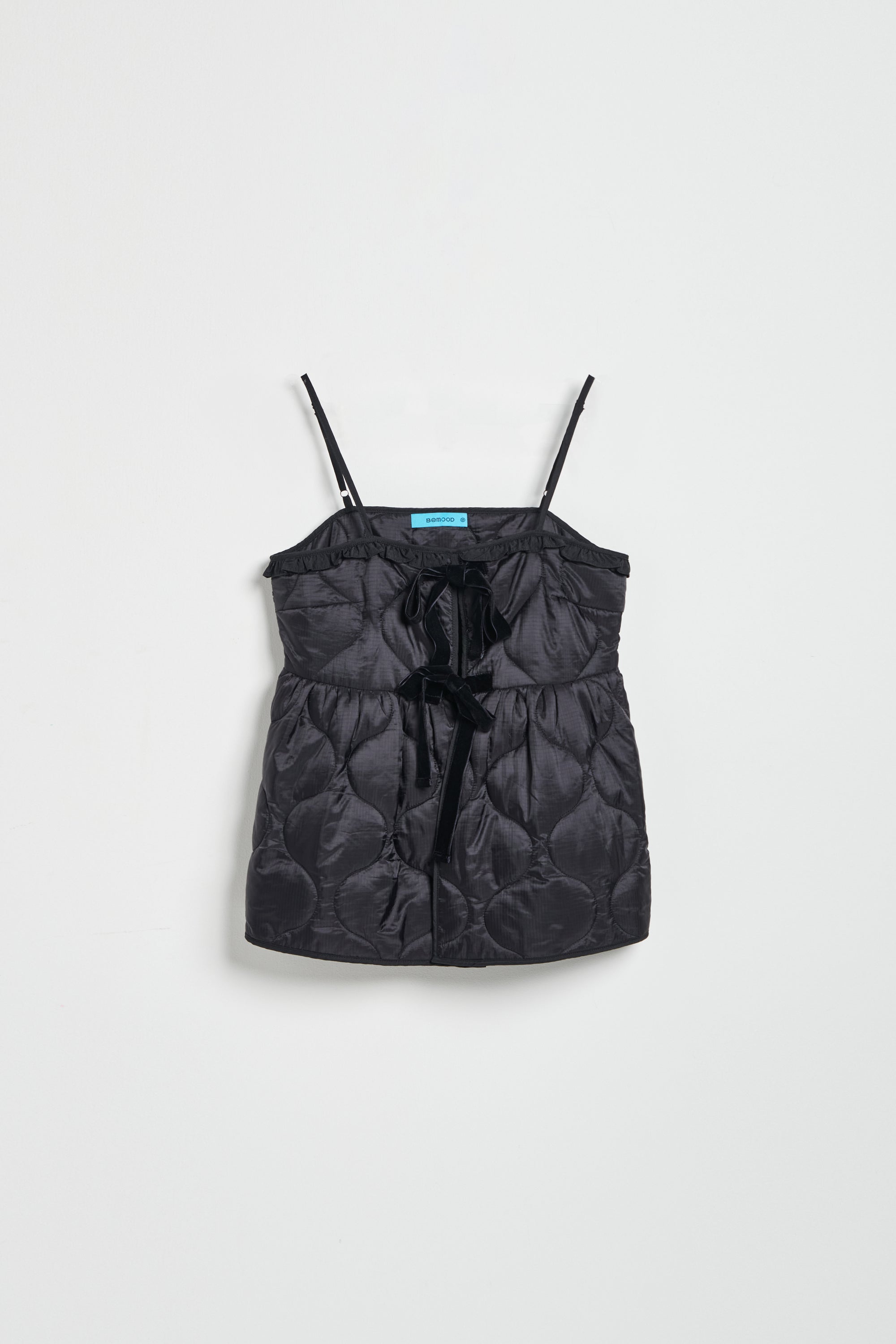 薄鋪棉壓紋蝴蝶結造型背心上衣-黑