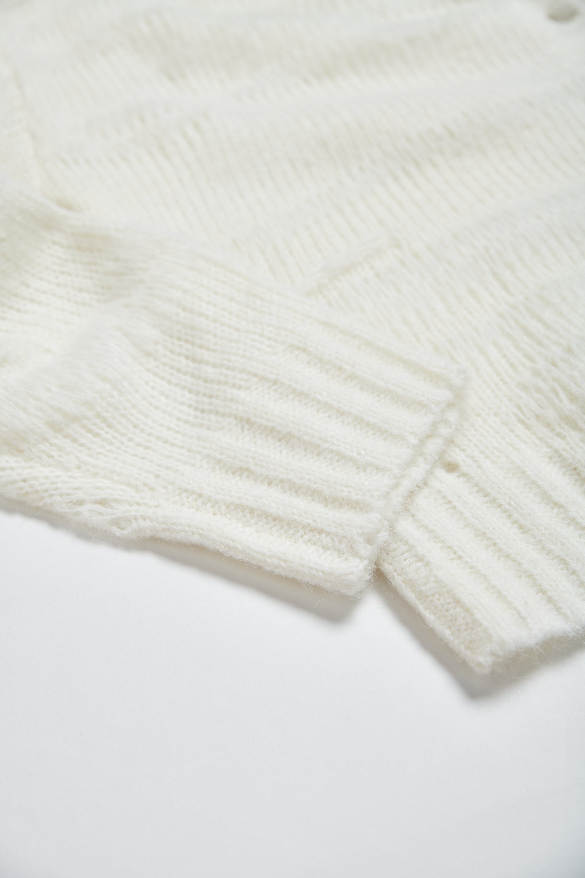 羊毛混紡鏤空織紋開襟毛衣外套-杏