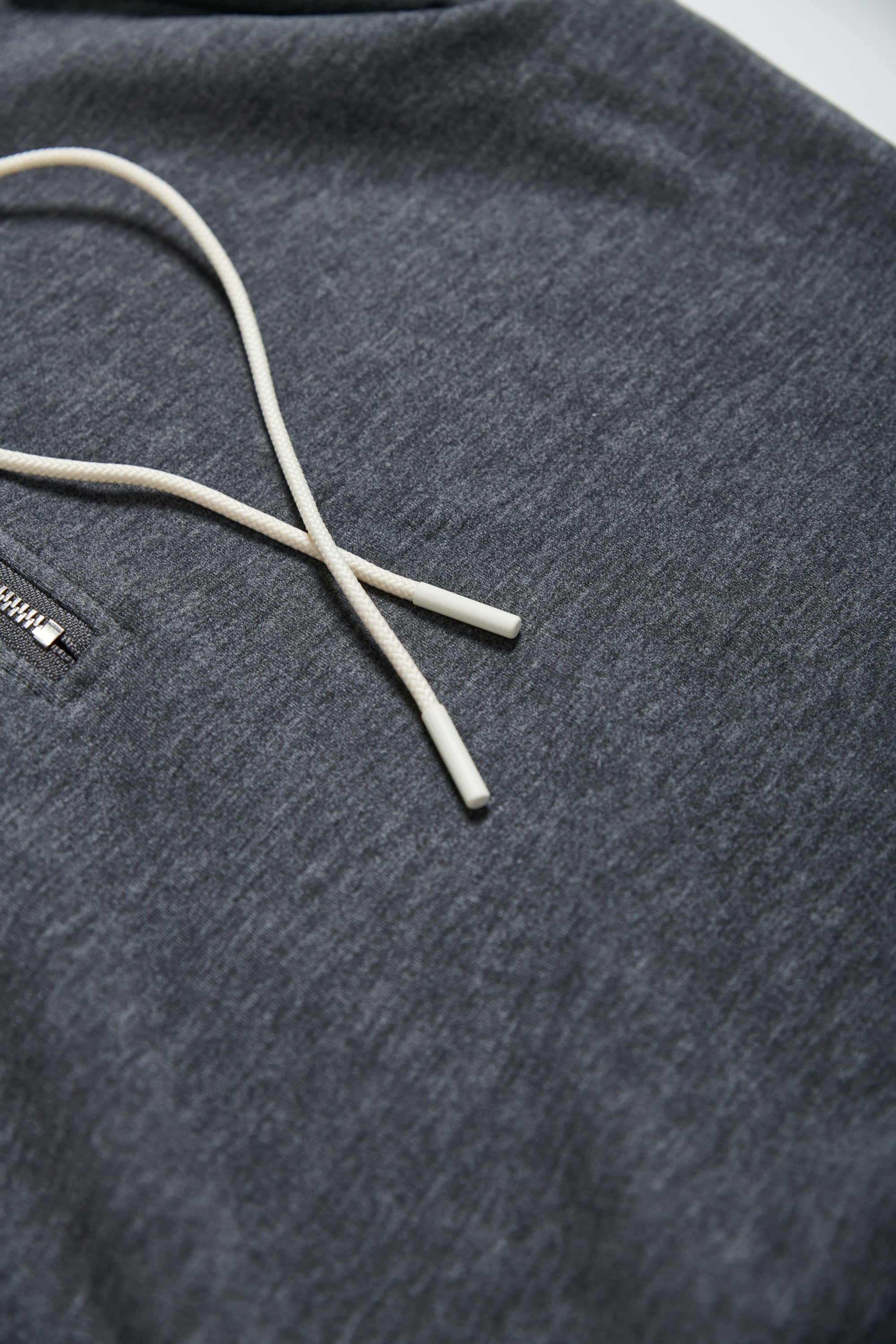 連帽假兩件配色拉鍊收腰上衣-深灰