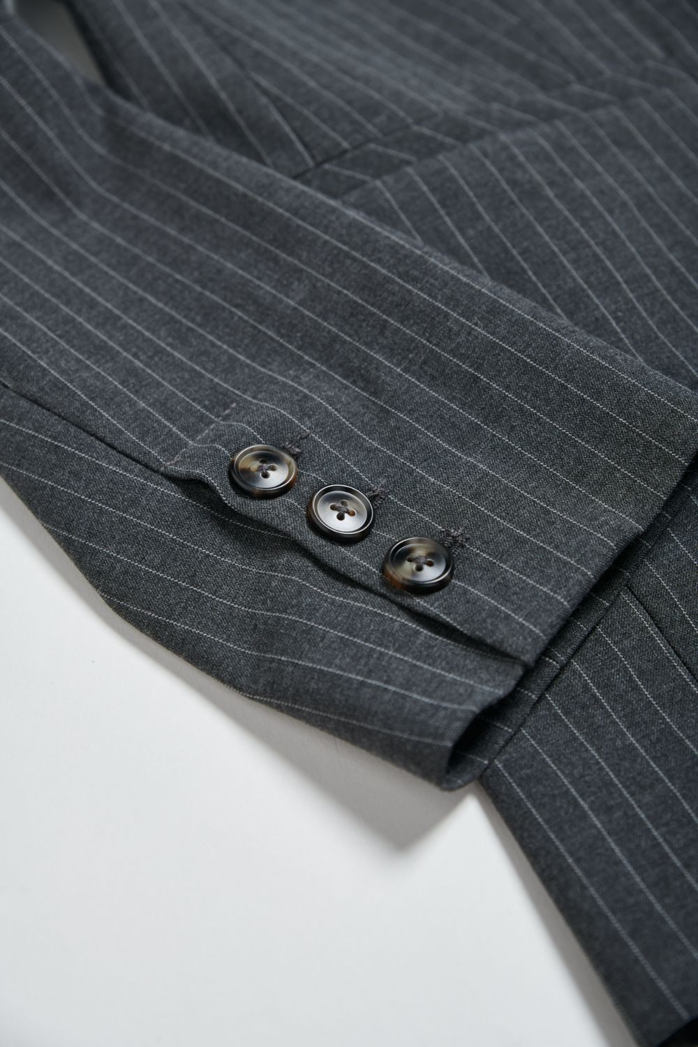 直條紋墊肩西裝外套-灰