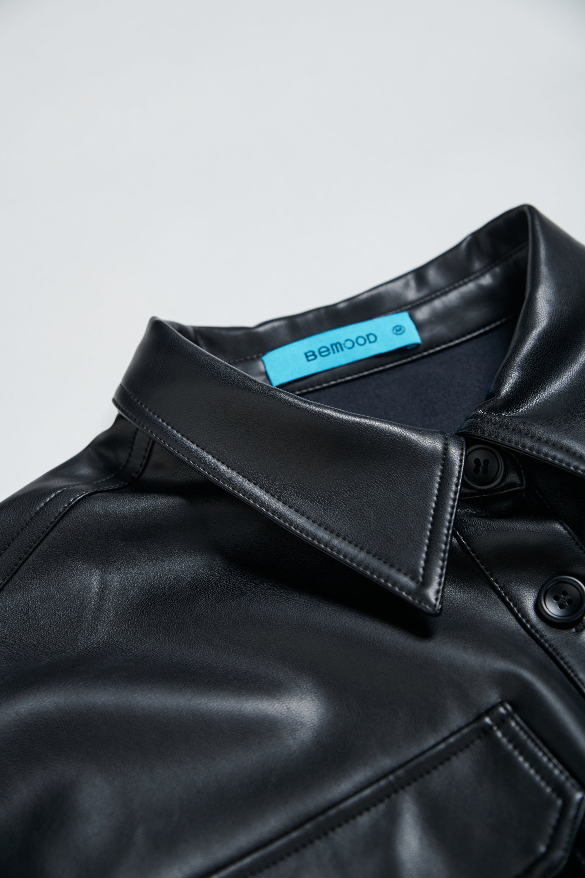 光澤感長版皮革襯衫式外套(附腰帶)-黑