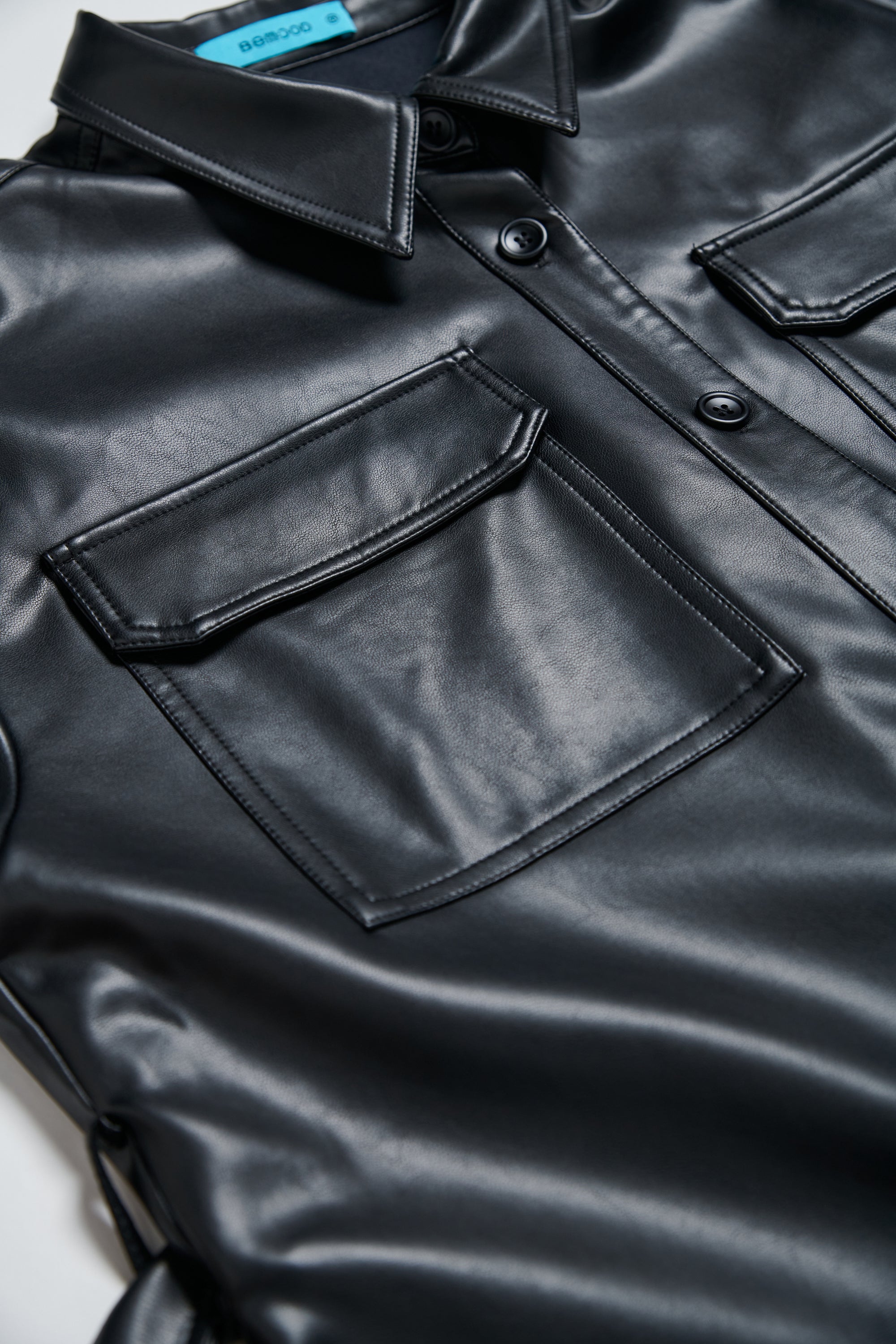 光澤感長版皮革襯衫式外套(附腰帶)-黑