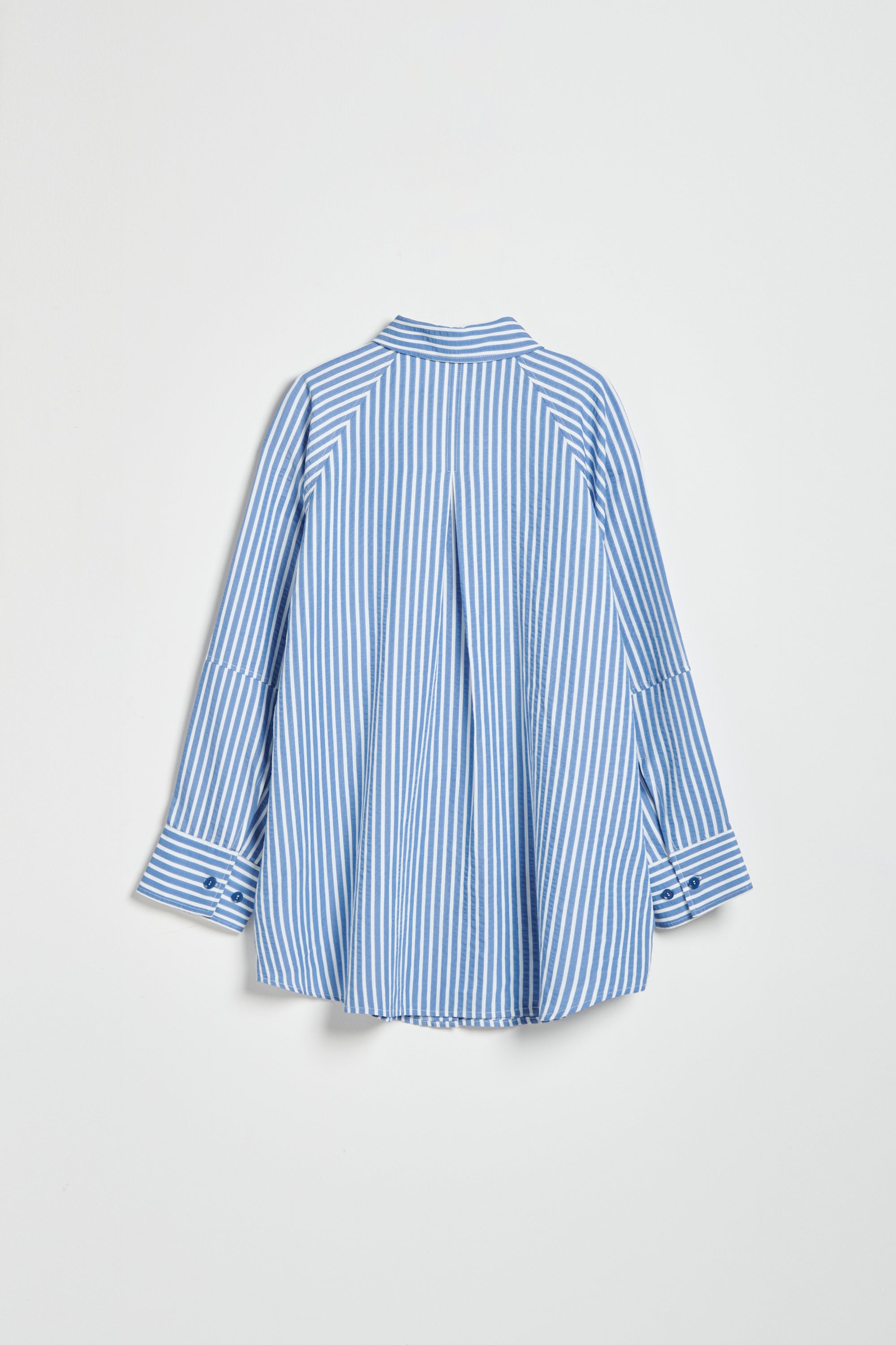 直條反摺配色袖口寬版襯衫(附髮圈)-藍白條