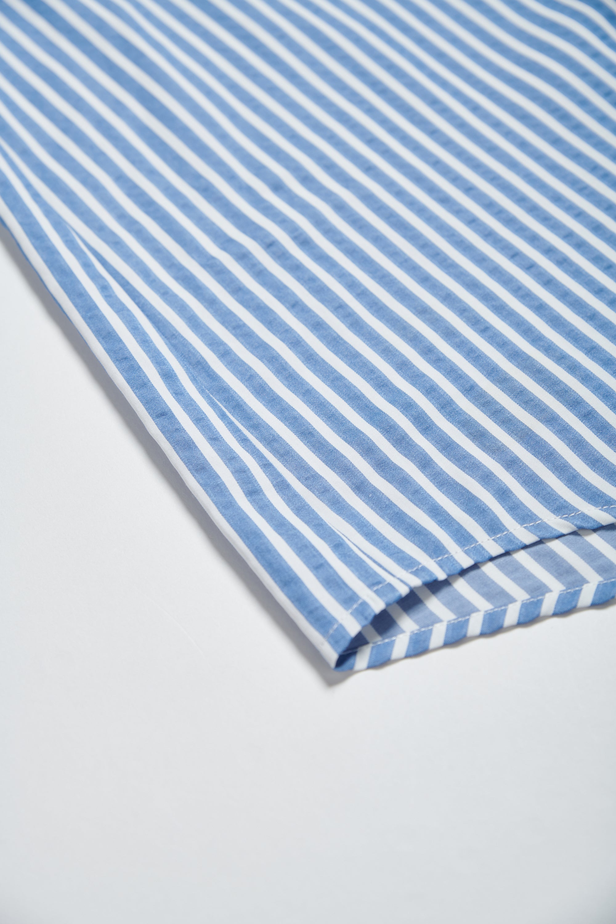 直條反摺配色袖口寬版襯衫(附髮圈)-藍白條