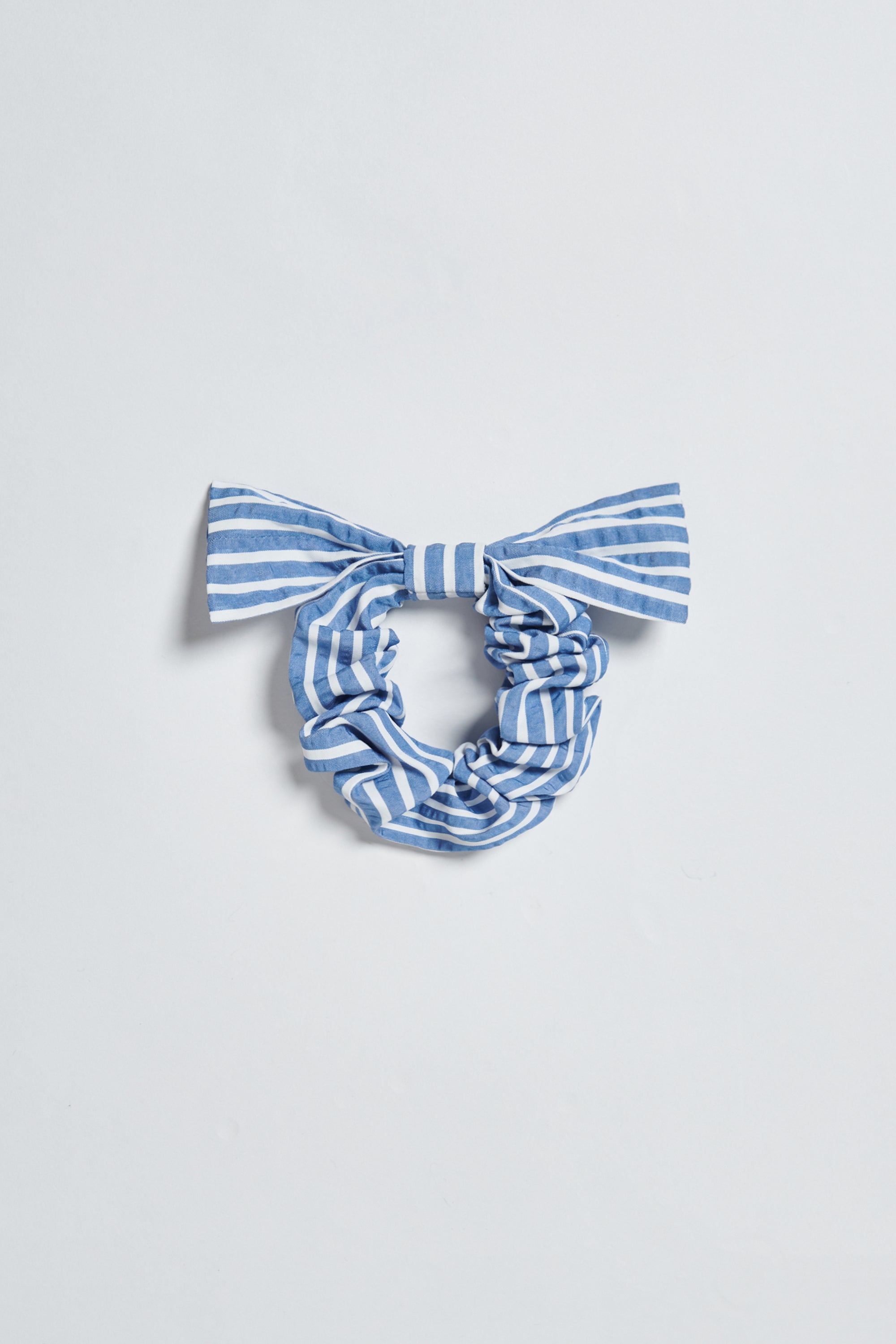 直條反摺配色袖口寬版襯衫(附髮圈)-藍白條