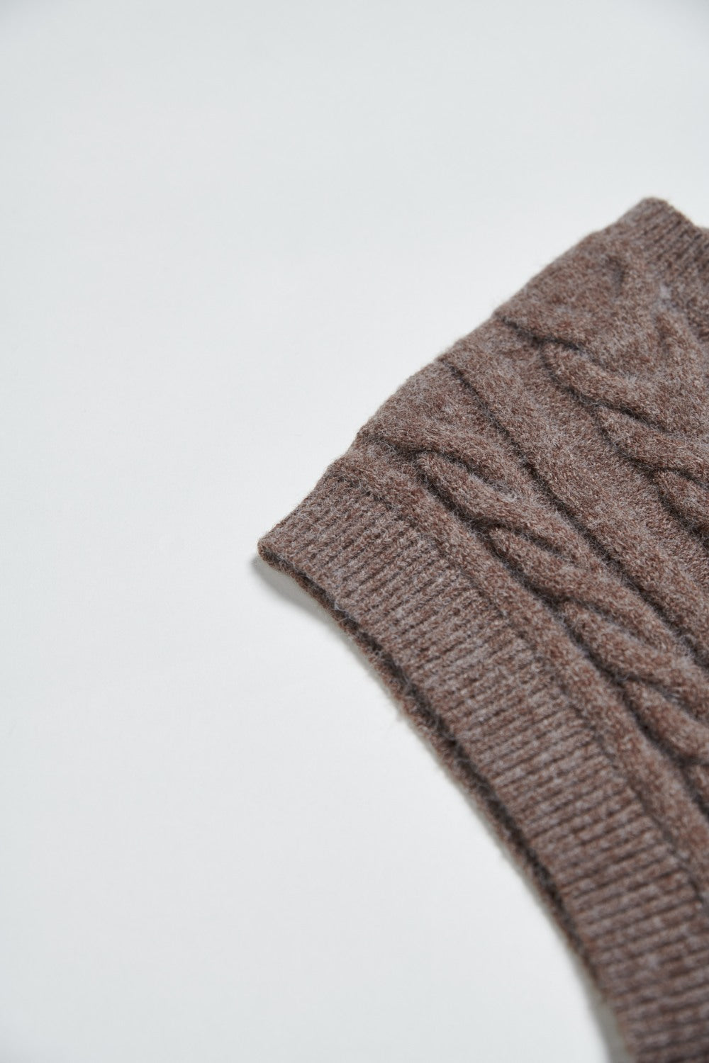 不規則麻花針織背心毛衣-咖