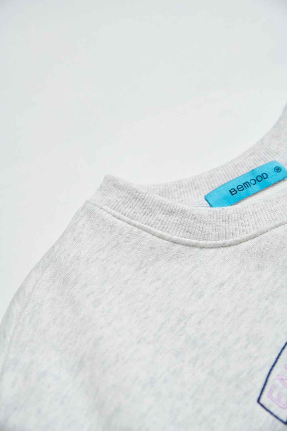 城市街頭刺繡寬版上衣-灰