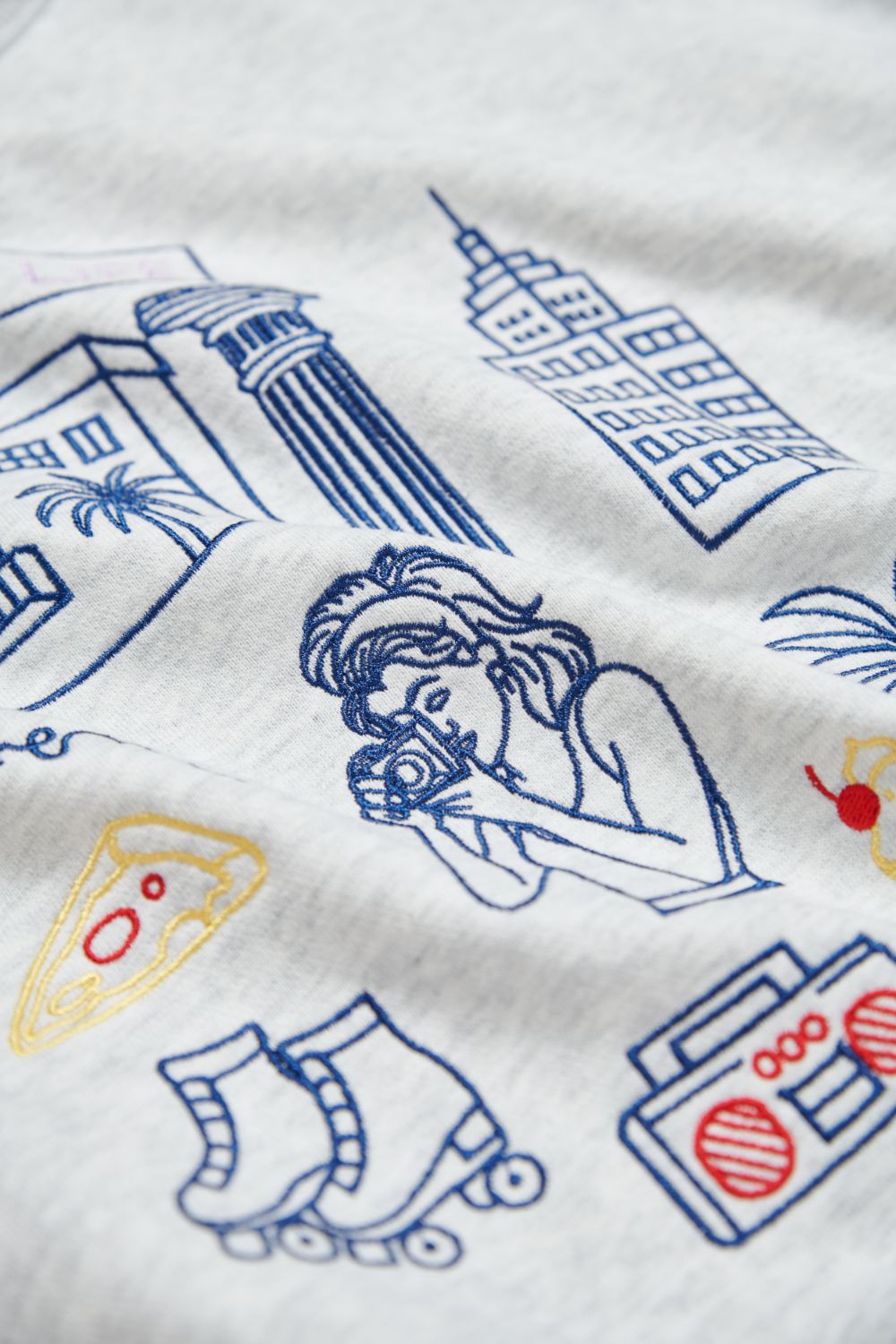 城市街頭刺繡寬版上衣-灰