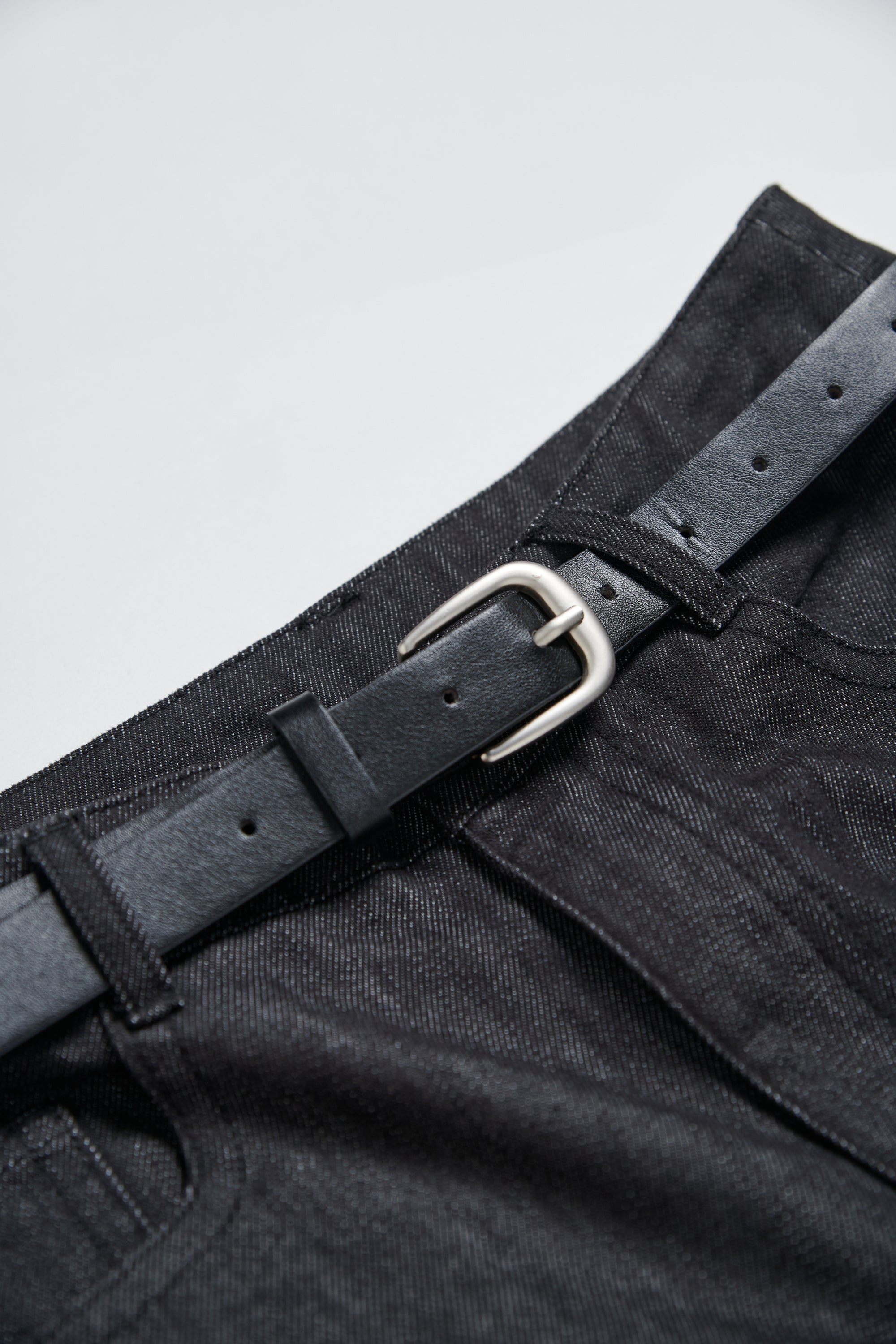水洗丹寧彎刀褲(附皮帶)-黑