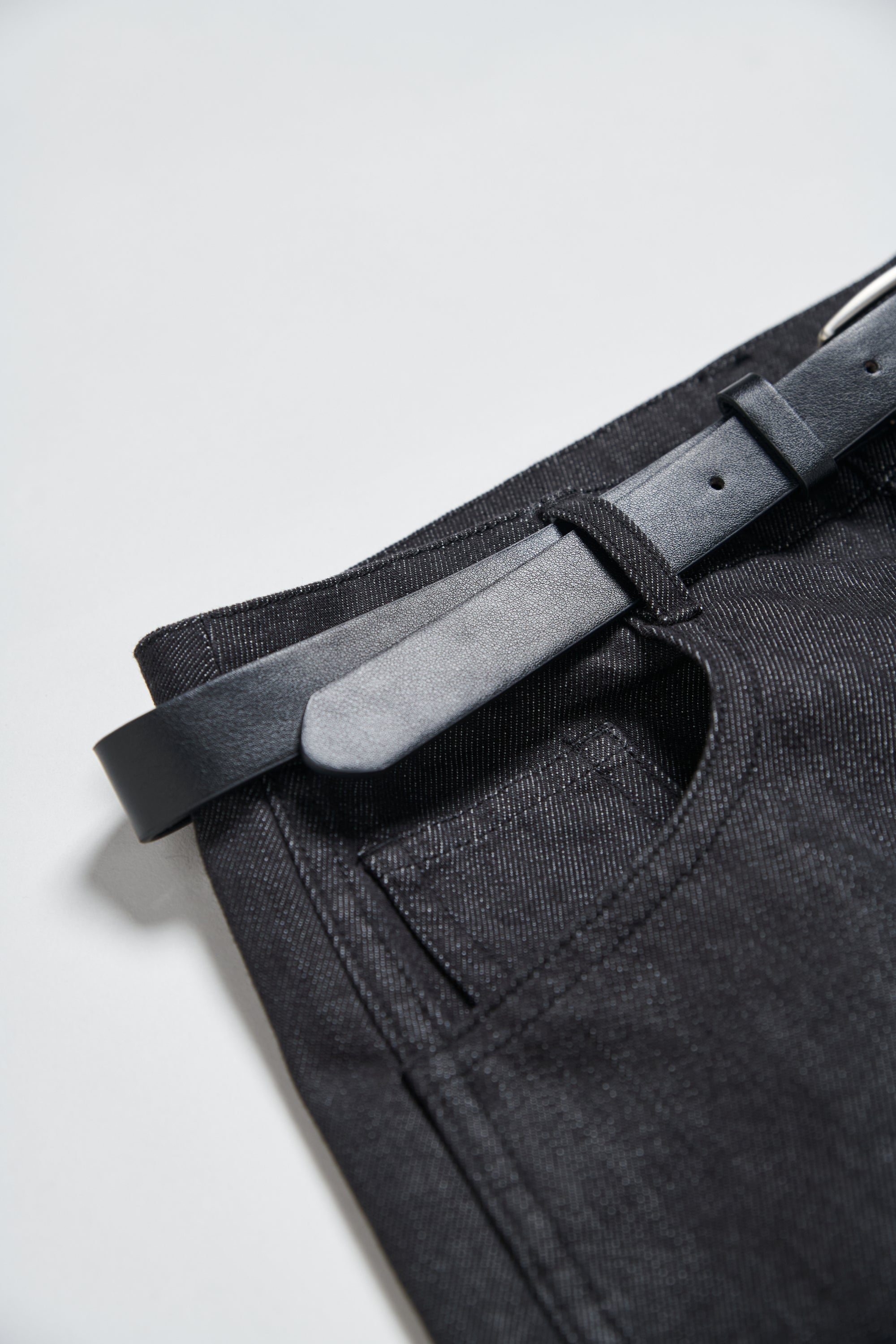 水洗丹寧彎刀褲(附皮帶)-黑