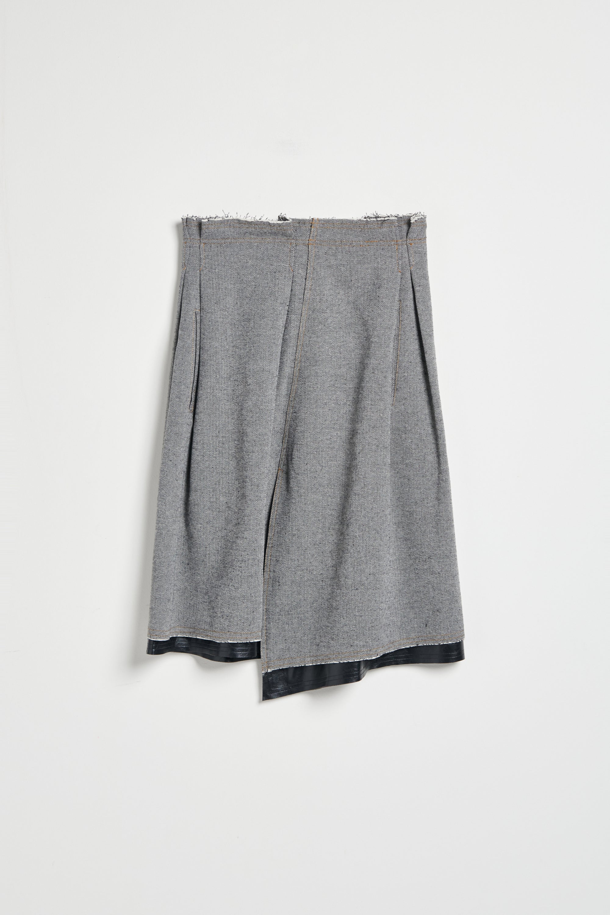 活褶層次拼接不收邊長裙-黑