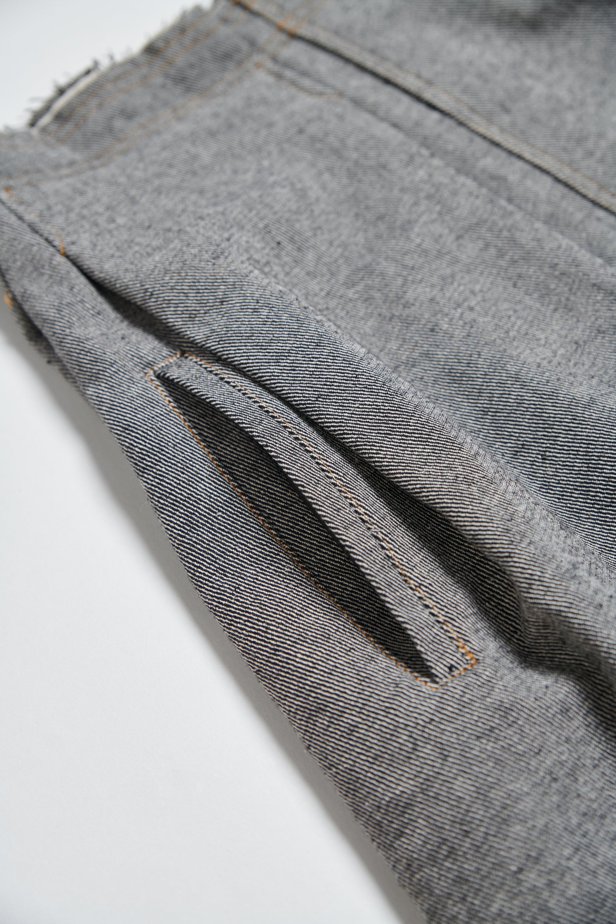 活褶層次拼接不收邊長裙-黑