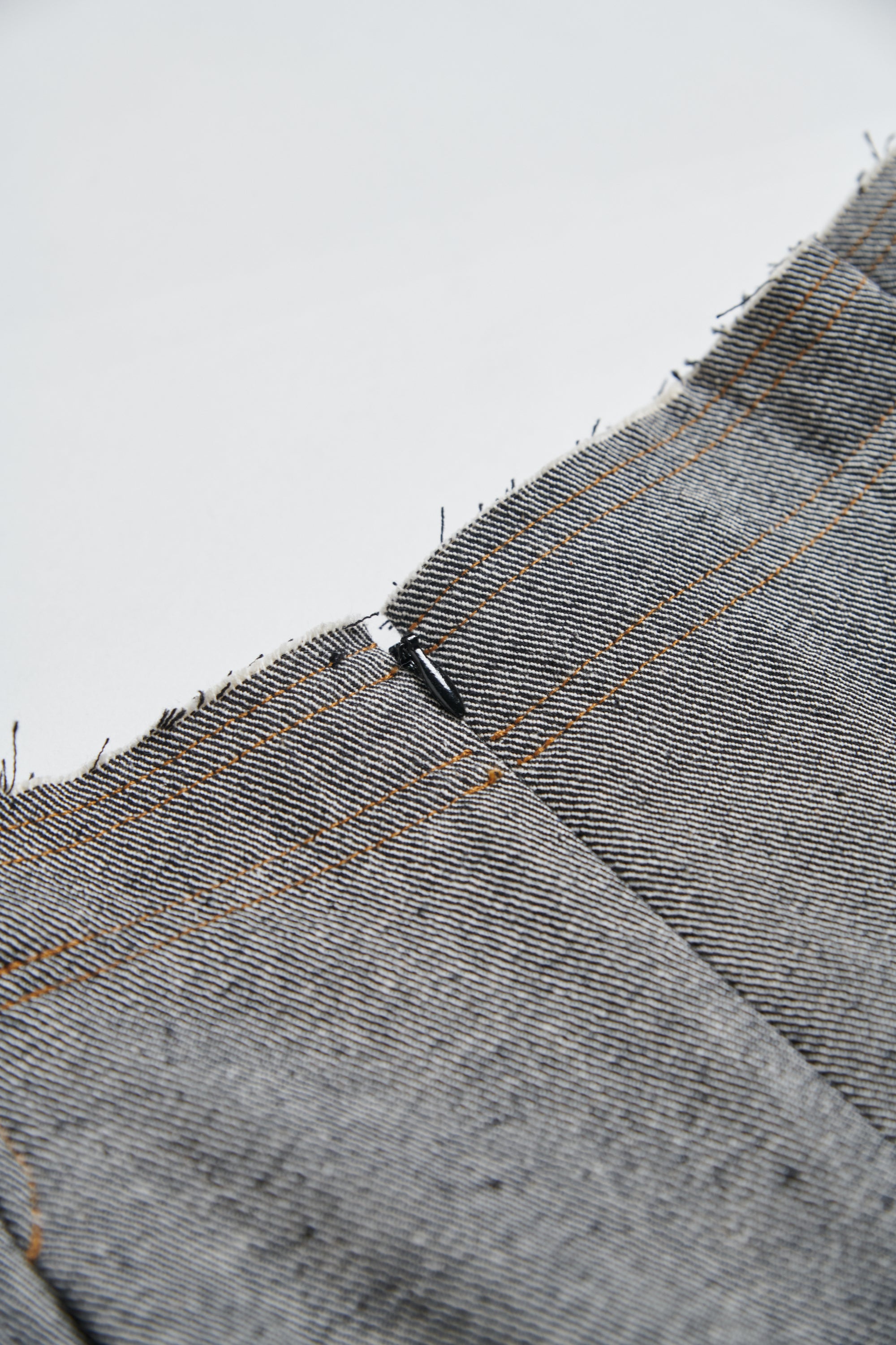 活褶層次拼接不收邊長裙-黑