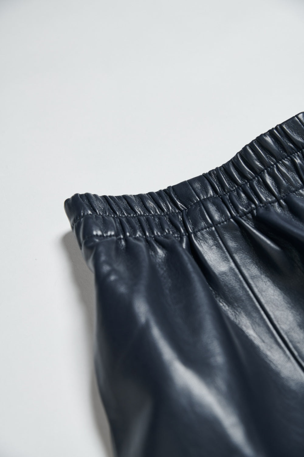 霧面皮革七分褲-藍色