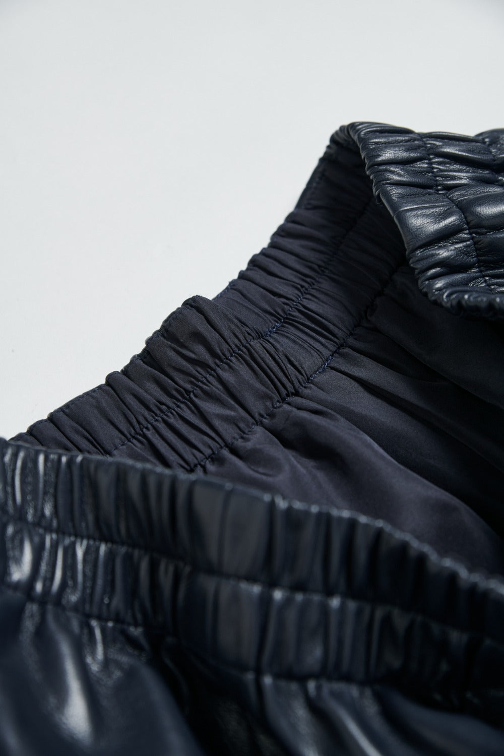 霧面皮革七分褲-藍色